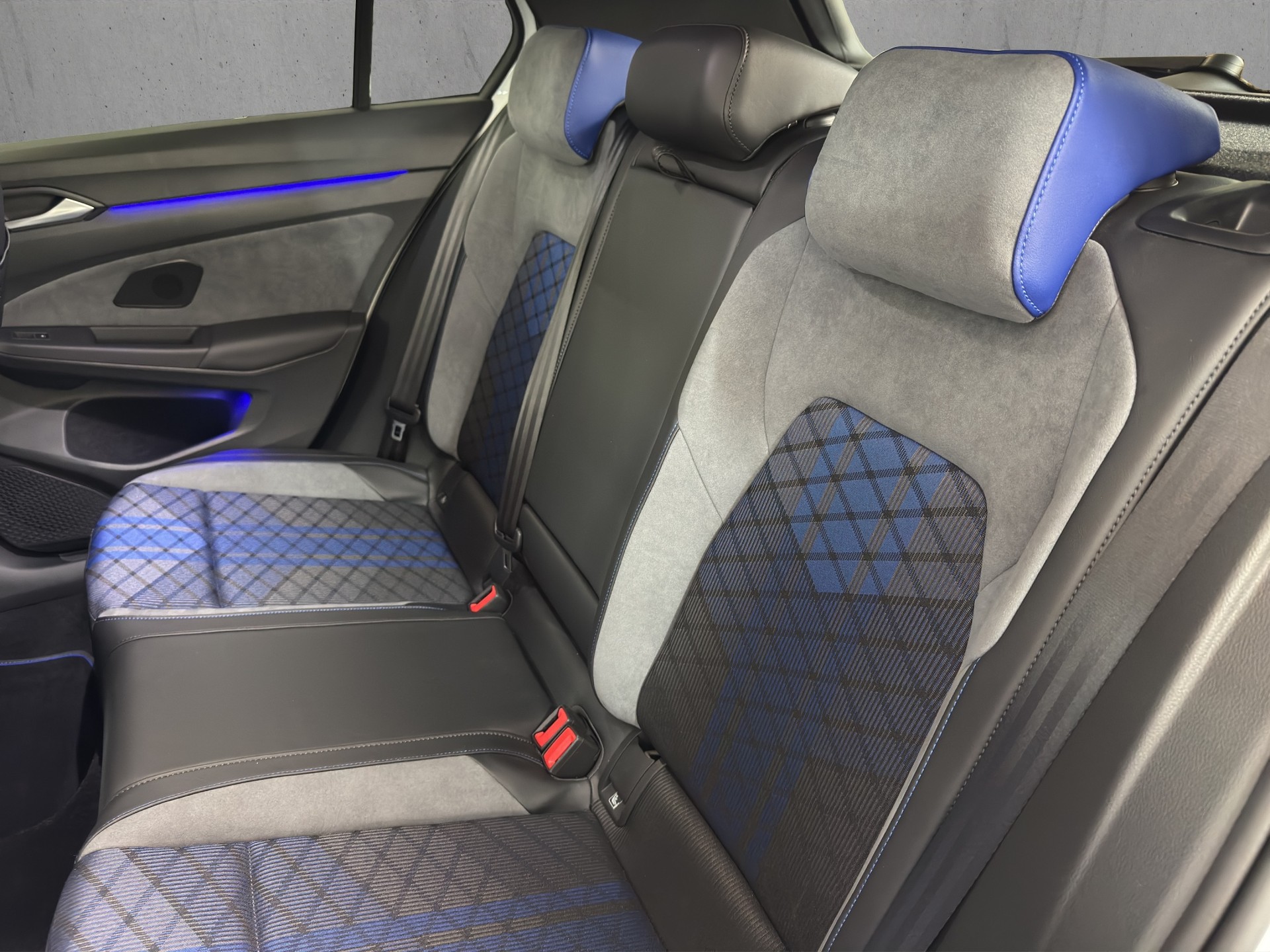VW Golf 2.0 TSI R DSG 4M R Performance 333PS "Black Style-Harman/Kardon-Navi-RF.-Kamera-"-image-10