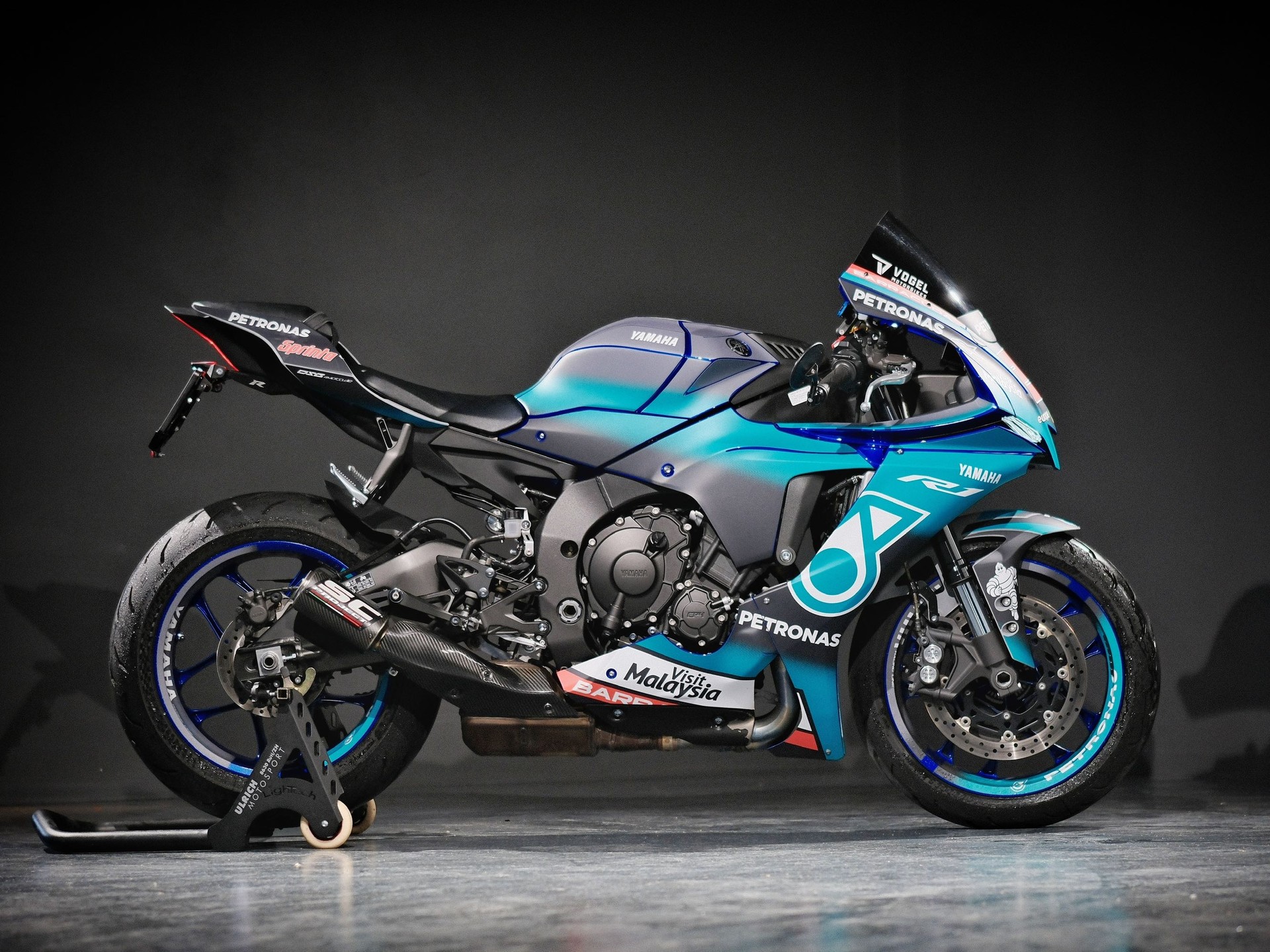 YAMAHA YZF-R1 ABS-showroom-element-1