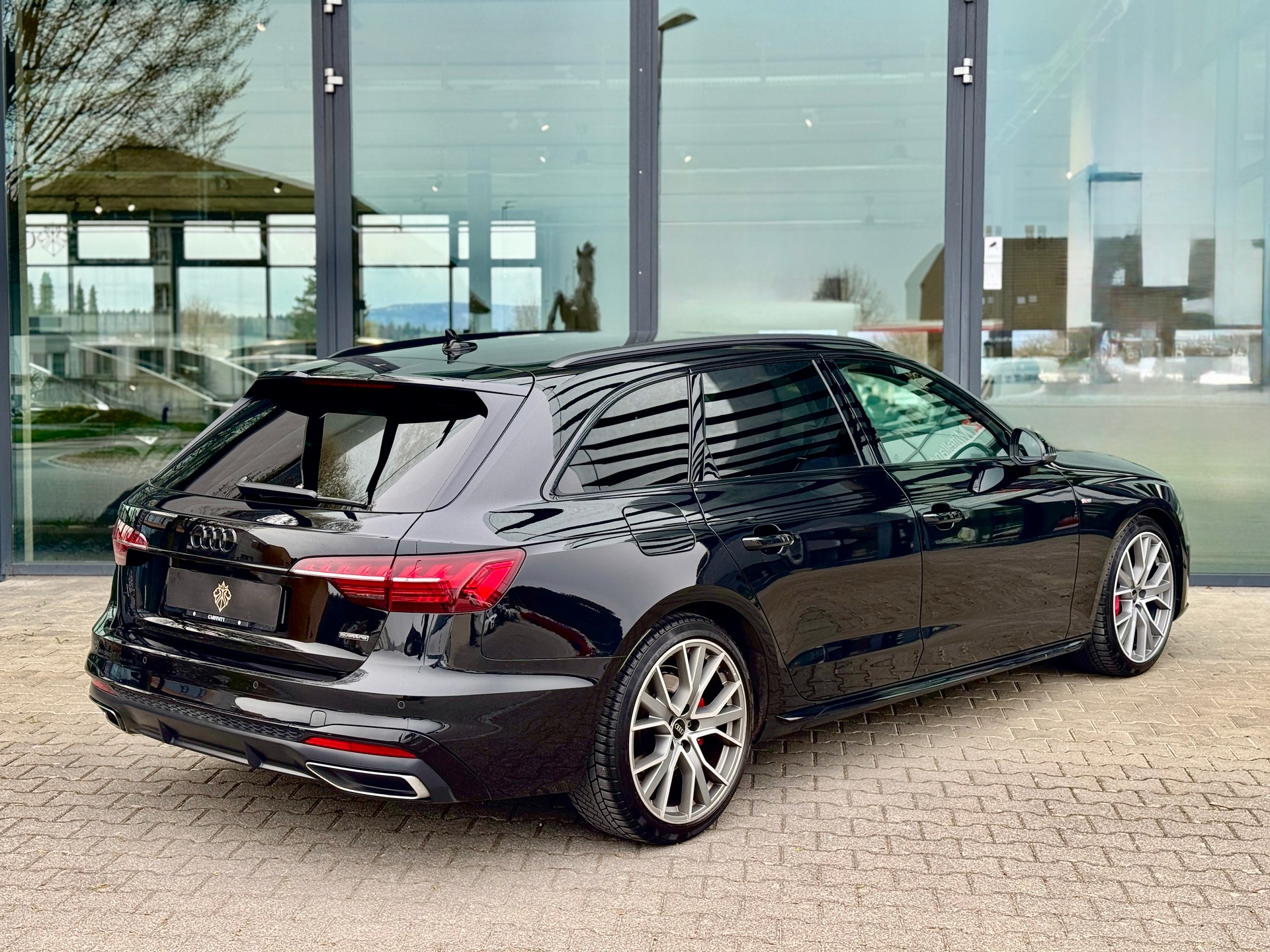 AUDI A4 Avant 40 TDI S line quattro S-tronic-image-5