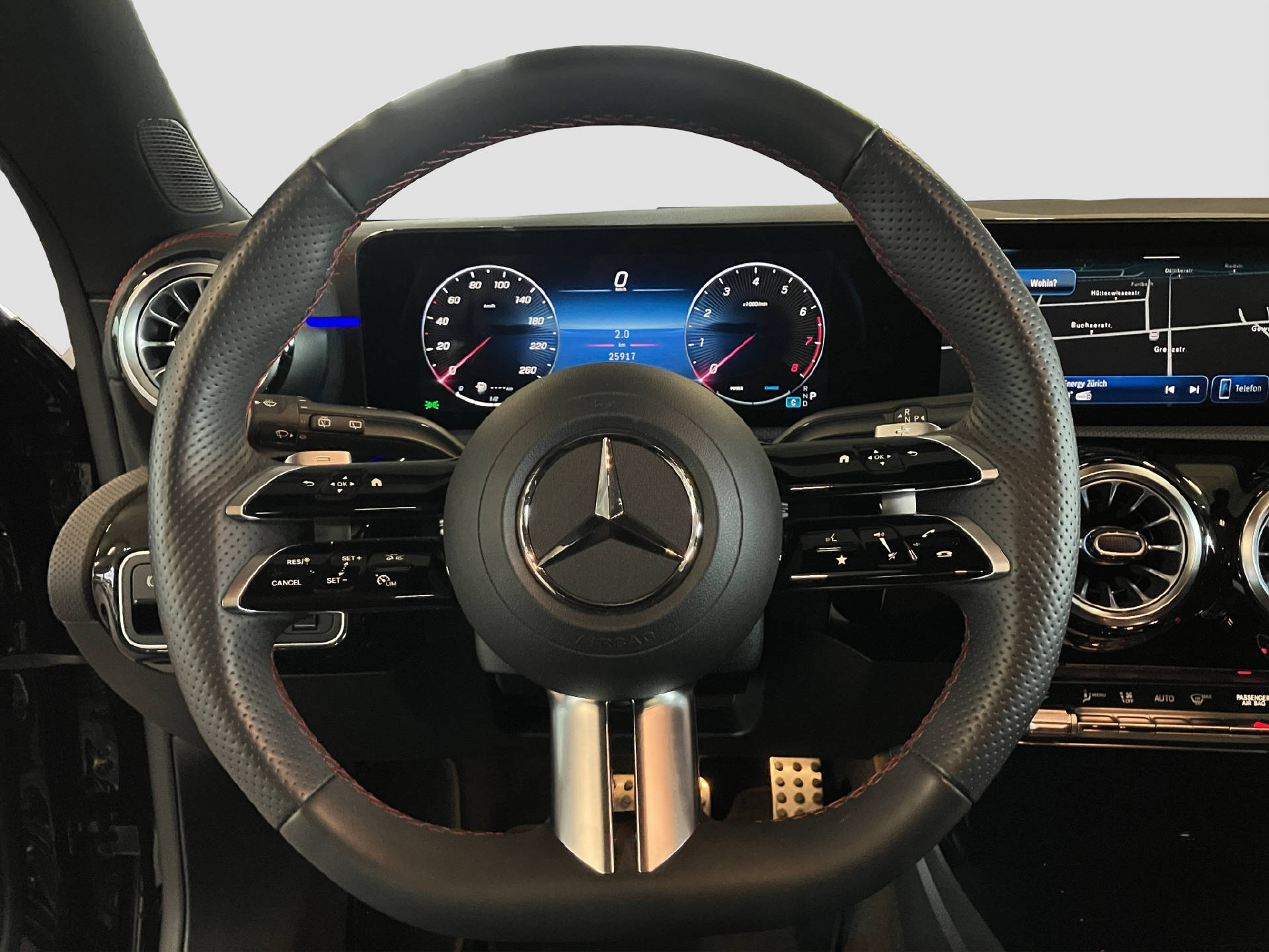 MERCEDES-BENZ CLA 180 AMG Line Shooting Brake-image-8
