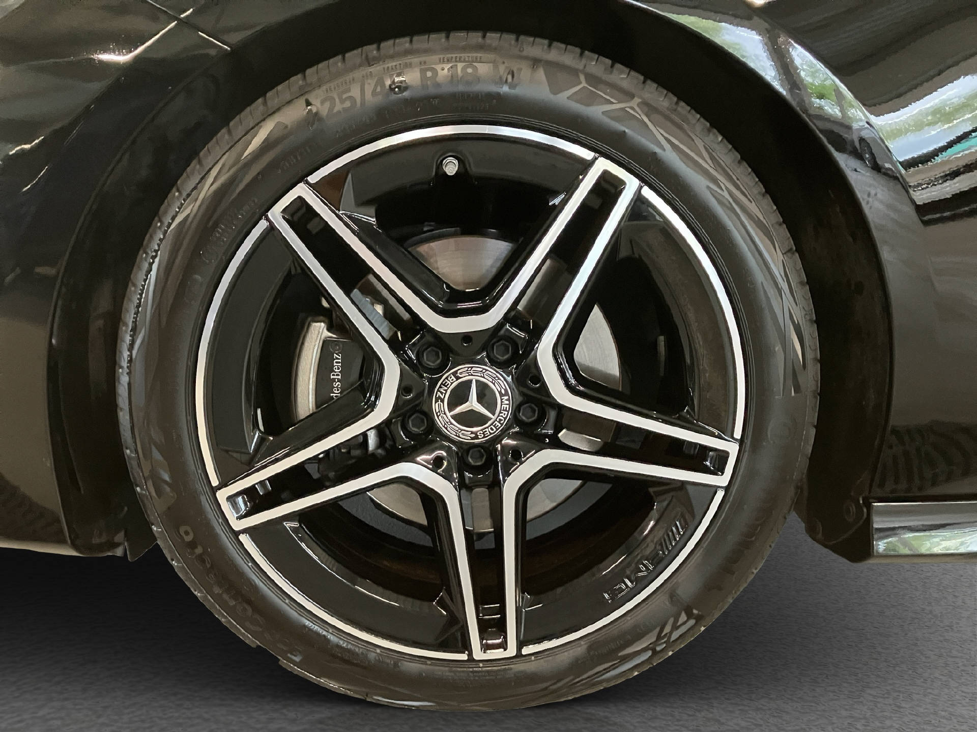 MERCEDES-BENZ CLA 180 AMG Line Shooting Brake-image-5