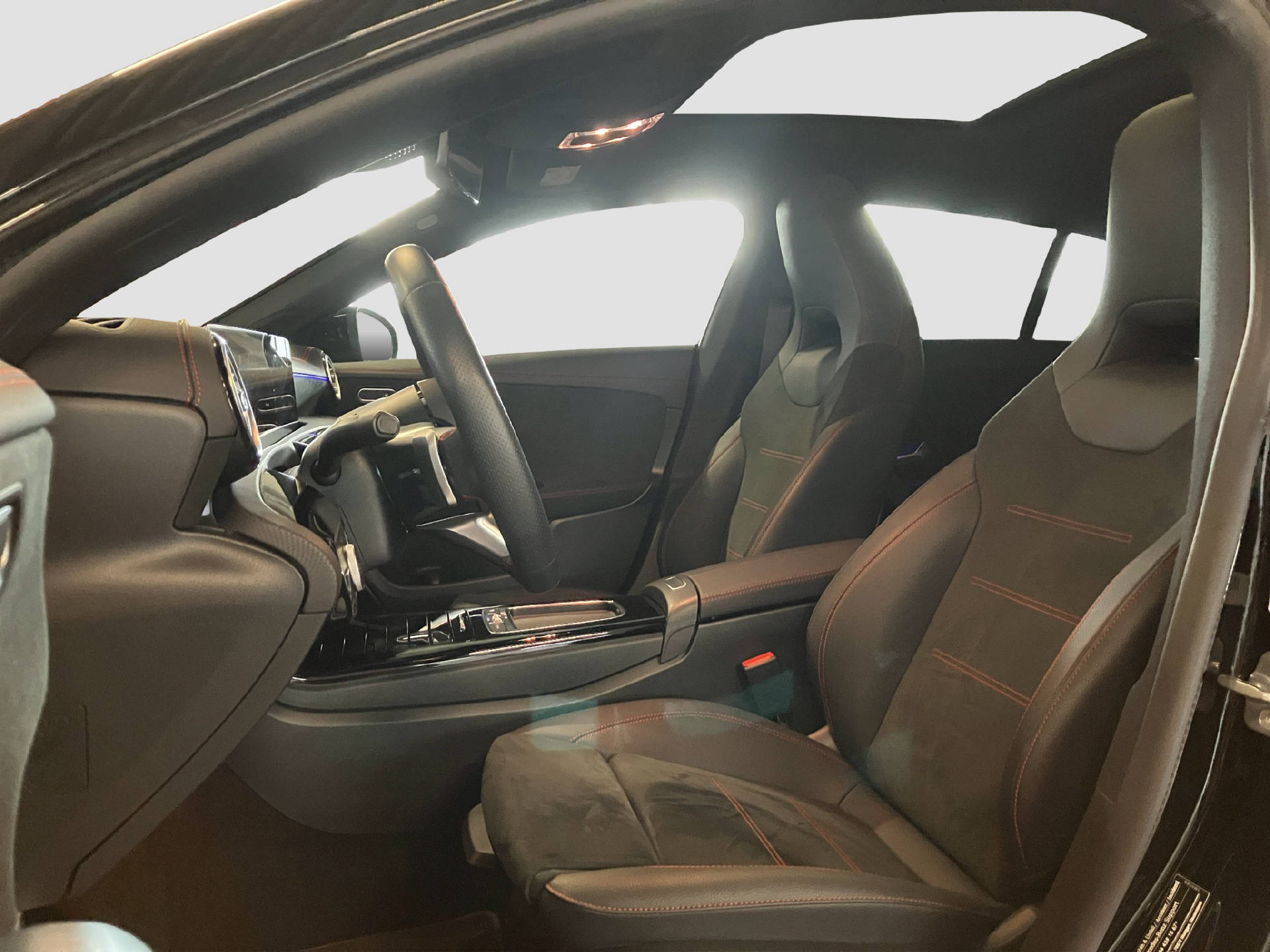 MERCEDES-BENZ CLA 180 AMG Line Shooting Brake-image-6