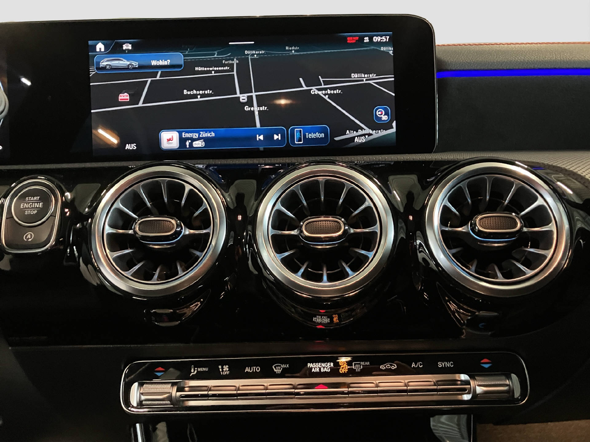 MERCEDES-BENZ CLA 180 AMG Line Shooting Brake-image-10