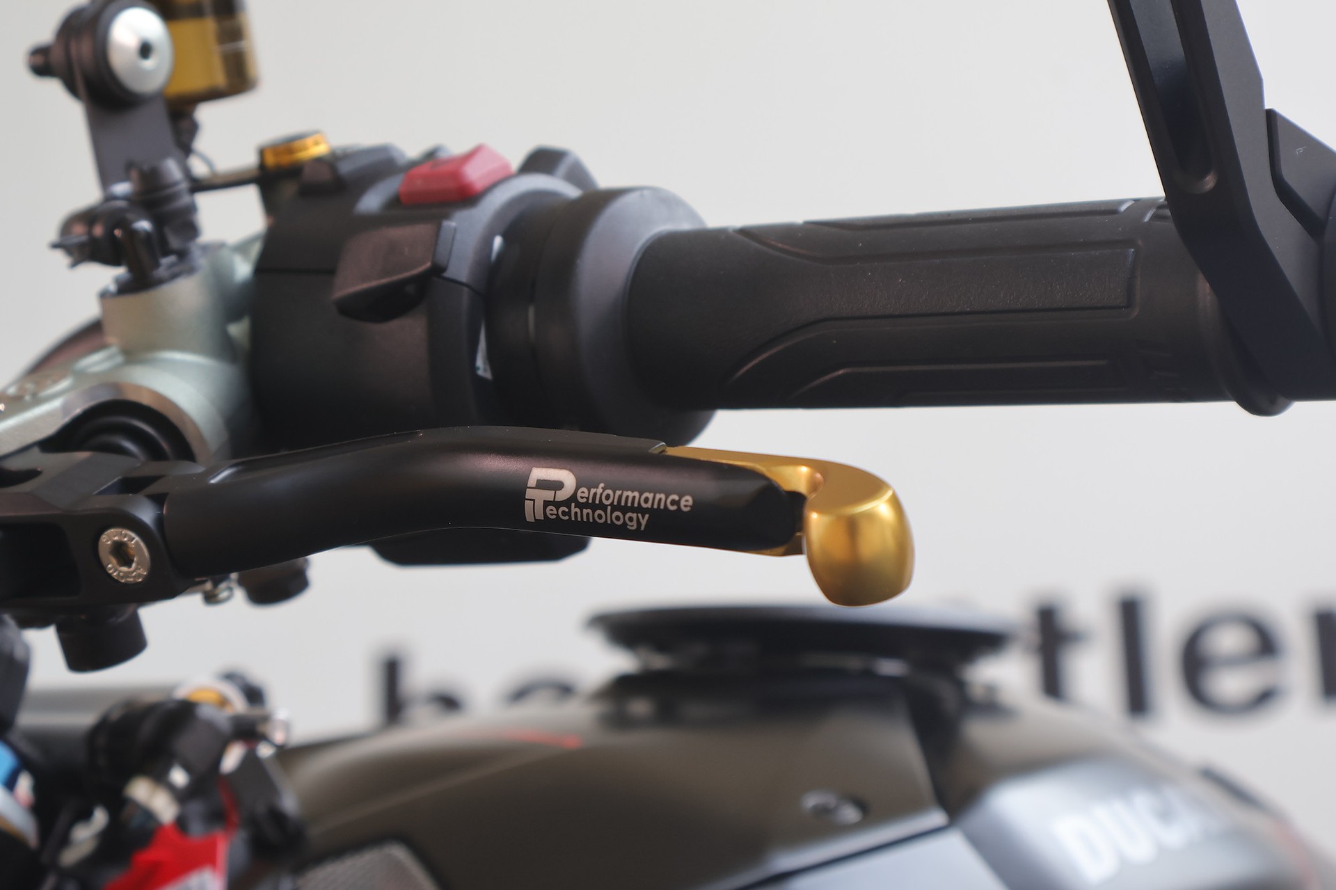 DUCATI Streetfighter V4 S-image-7