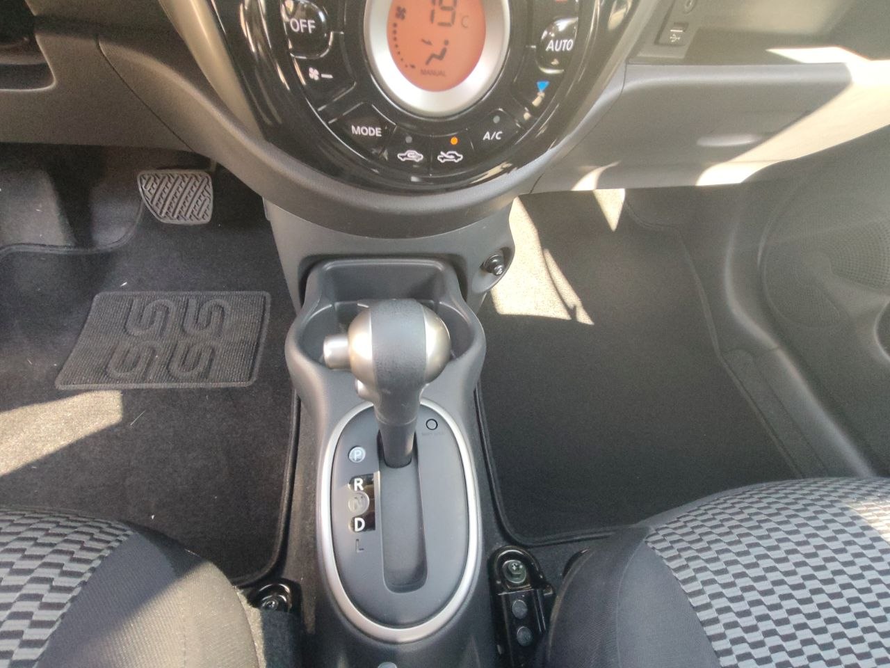 NISSAN Micra 1.2 acenta CVT-image-9