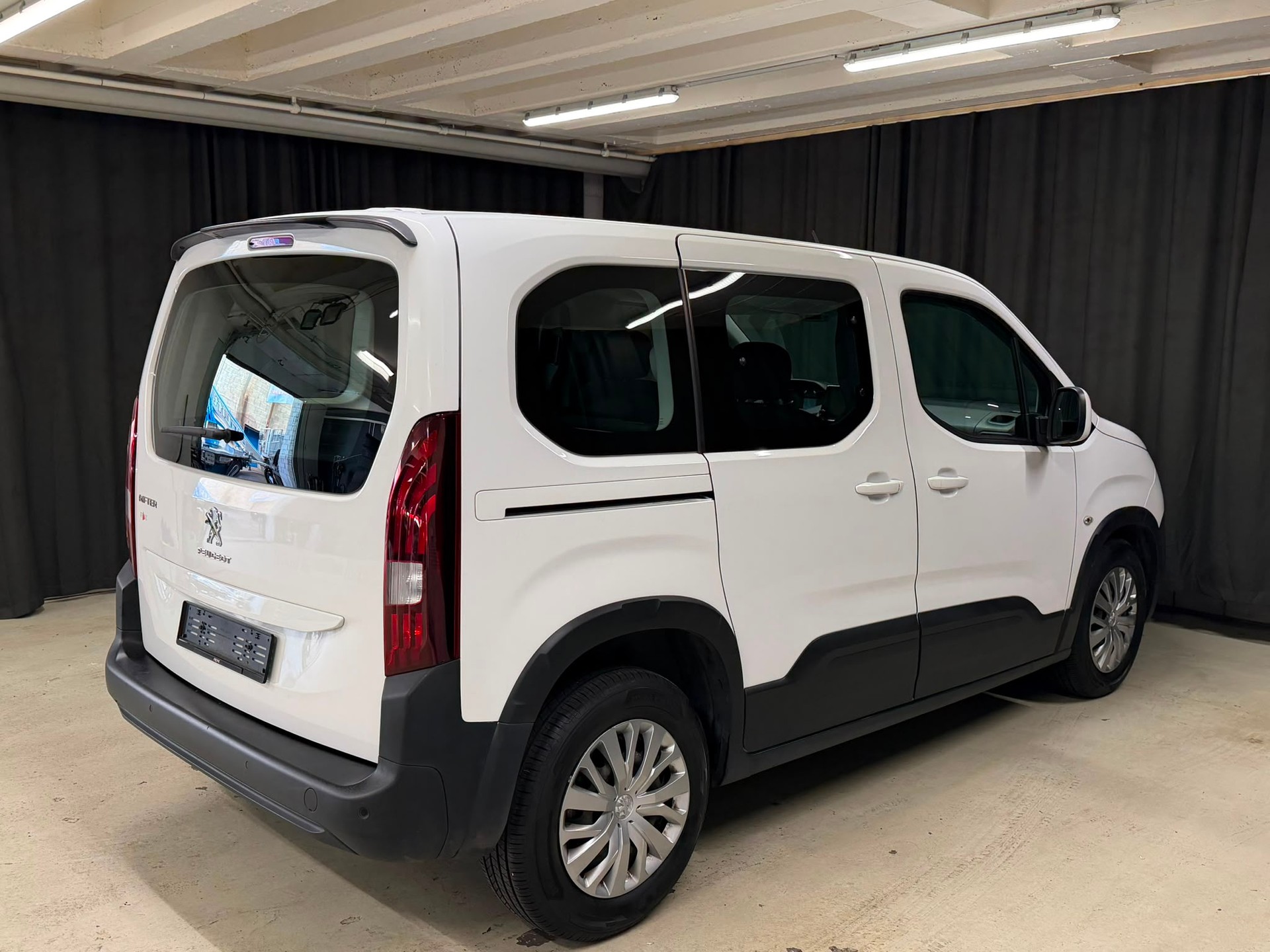 PEUGEOT Rifter 1.2 PureTech Allure EAT8-image-3