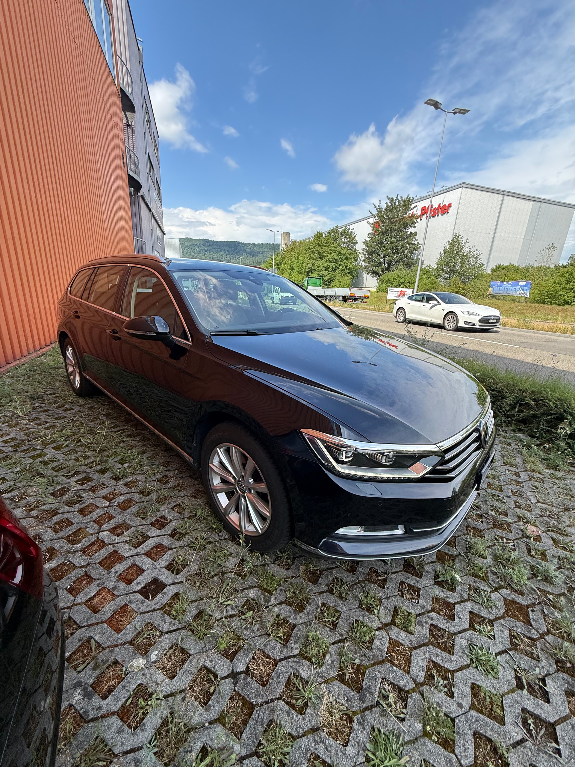 VW Passat Variant 2.0 TDI BMT Highline DSG 4Motion-image-3