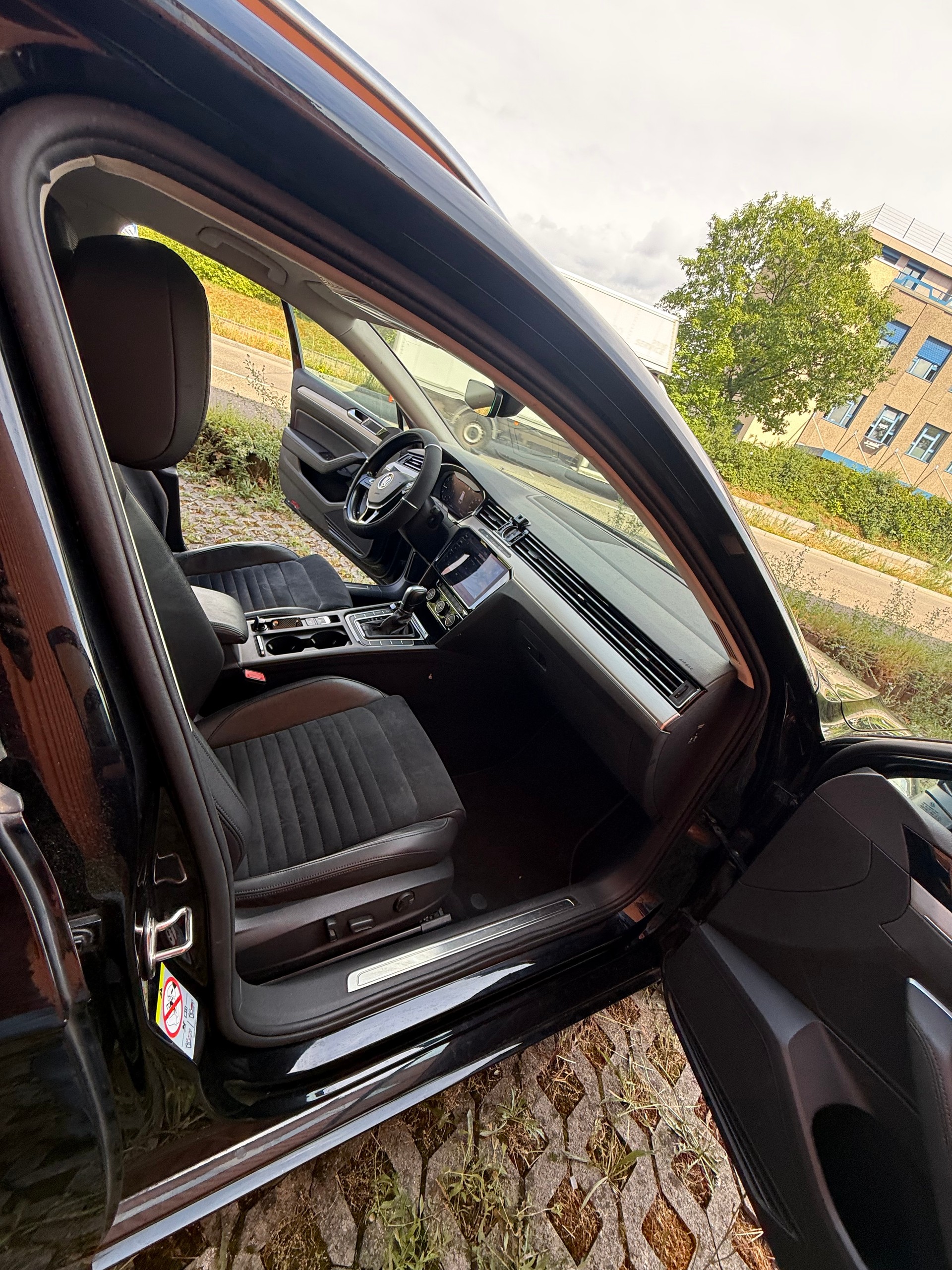 VW Passat Variant 2.0 TDI BMT Highline DSG 4Motion-image-12