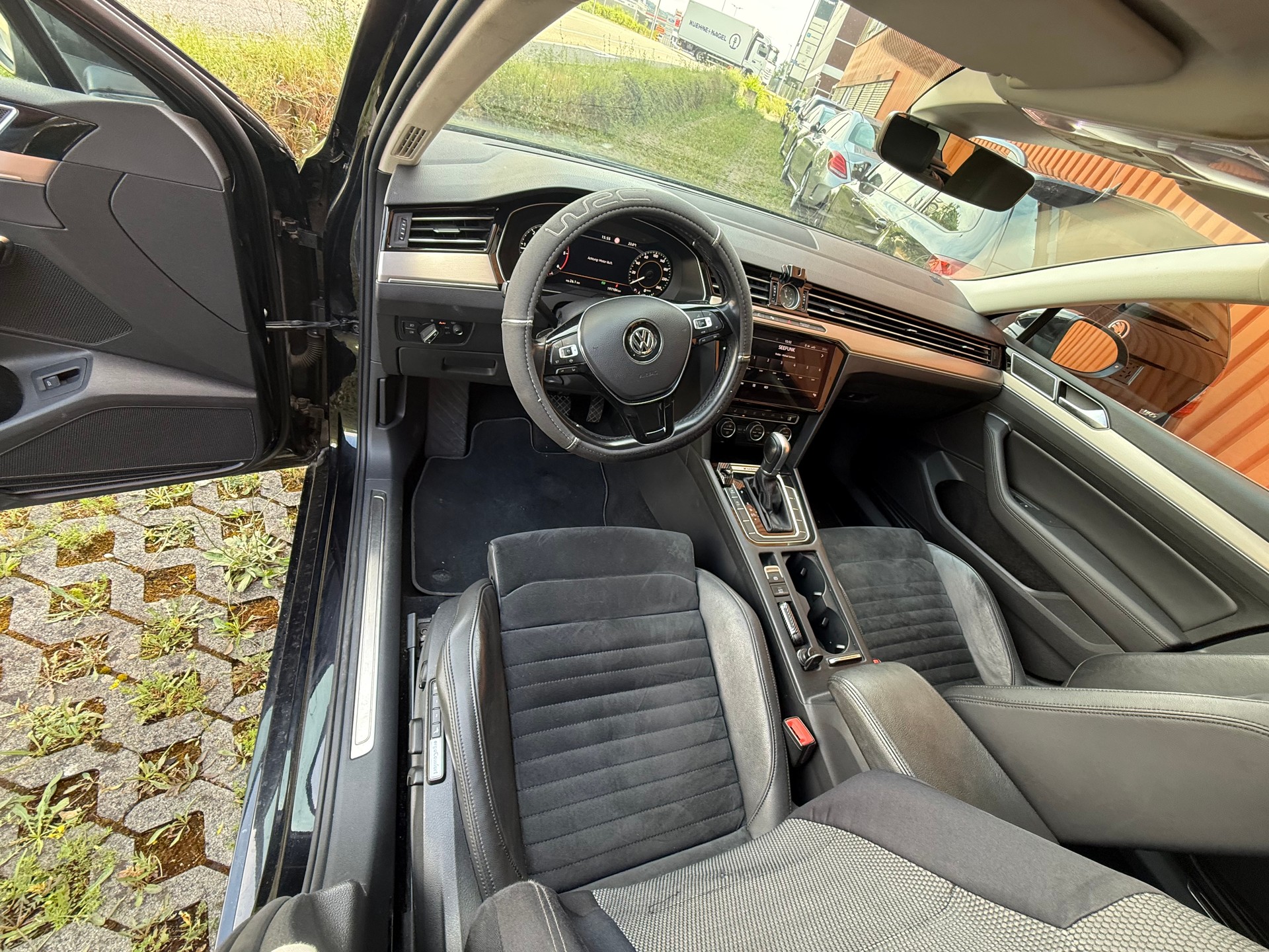 VW Passat Variant 2.0 TDI BMT Highline DSG 4Motion-image-8