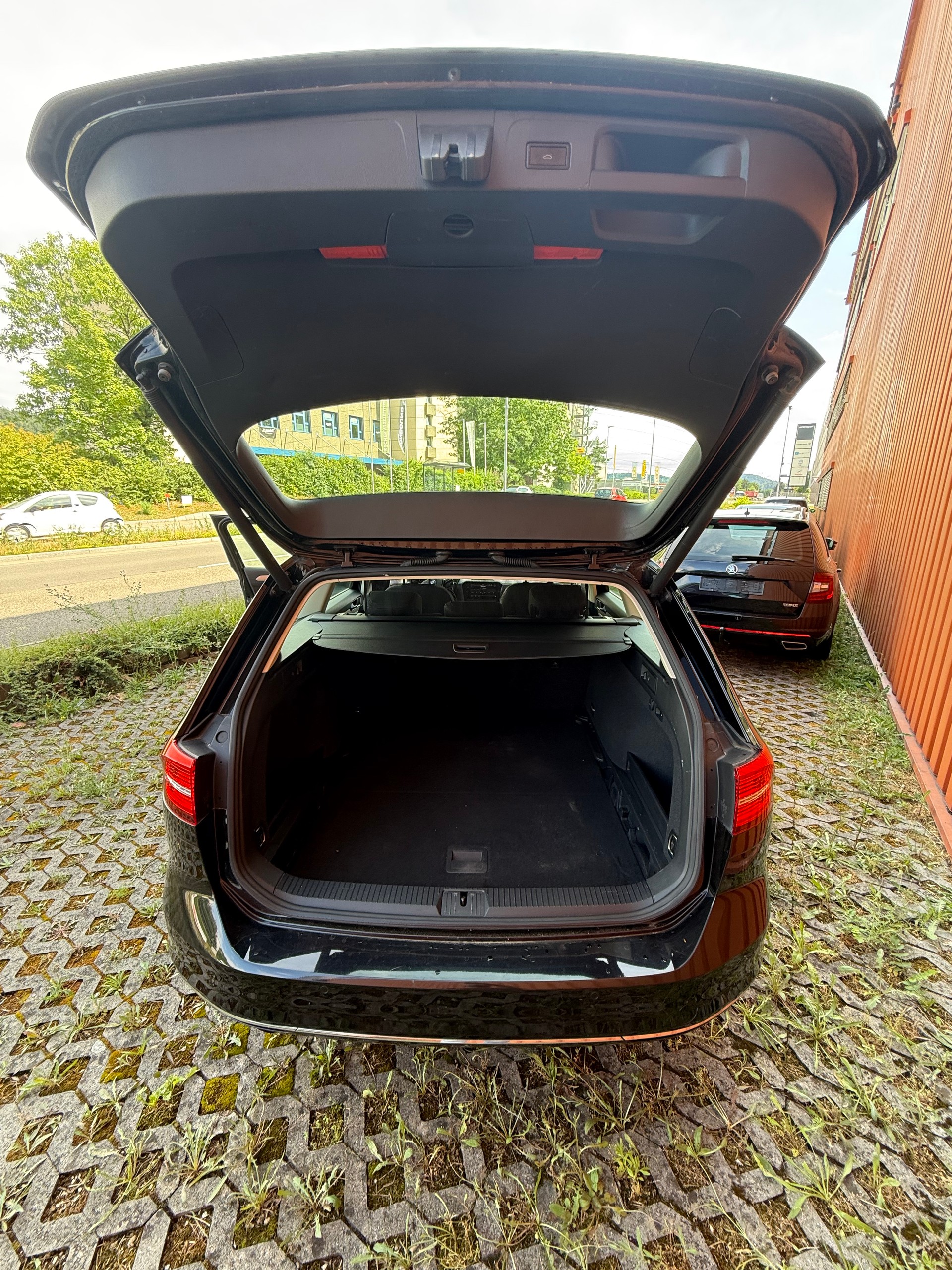 VW Passat Variant 2.0 TDI BMT Highline DSG 4Motion-image-10