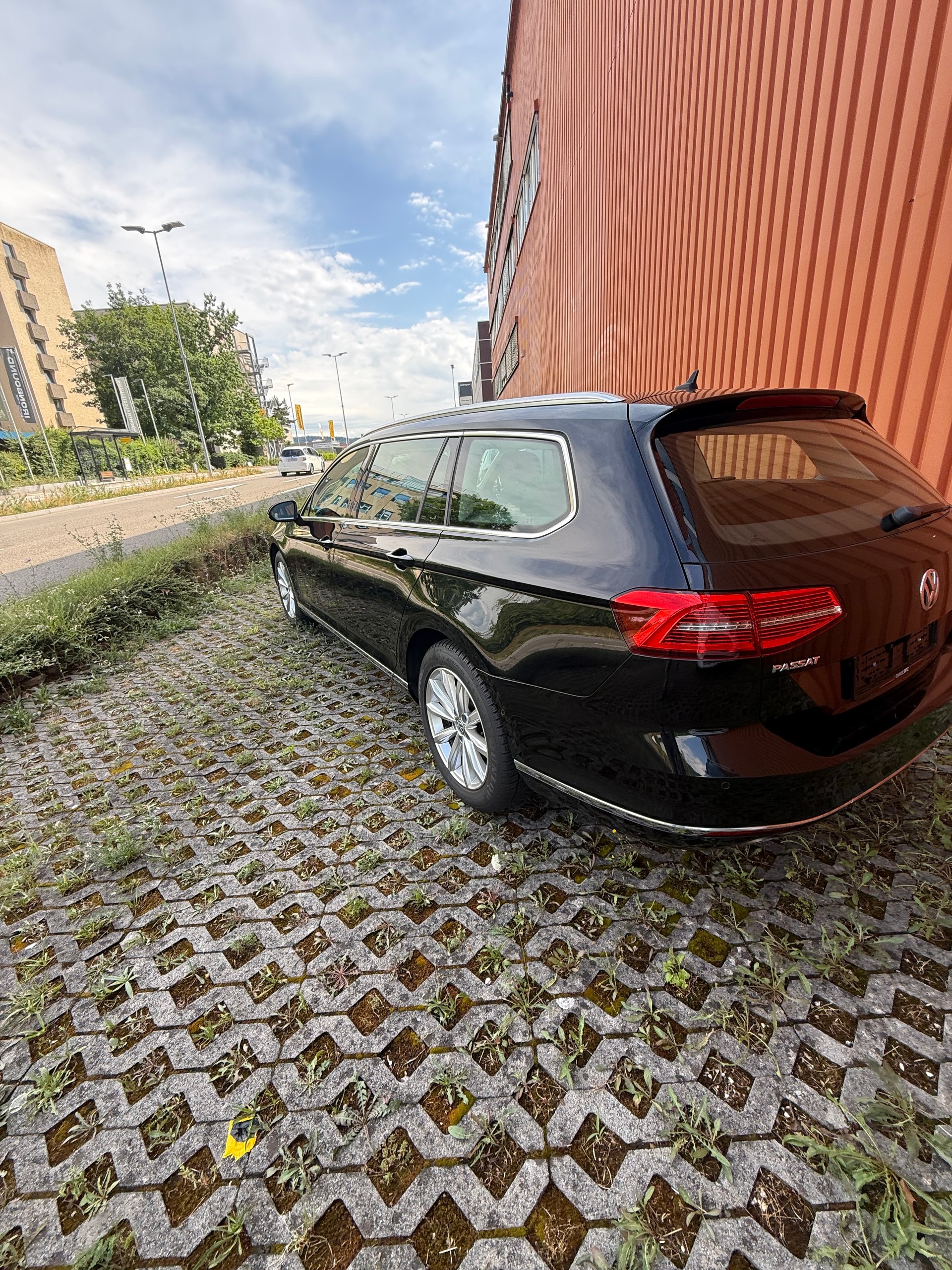 VW Passat Variant 2.0 TDI BMT Highline DSG 4Motion-image-6