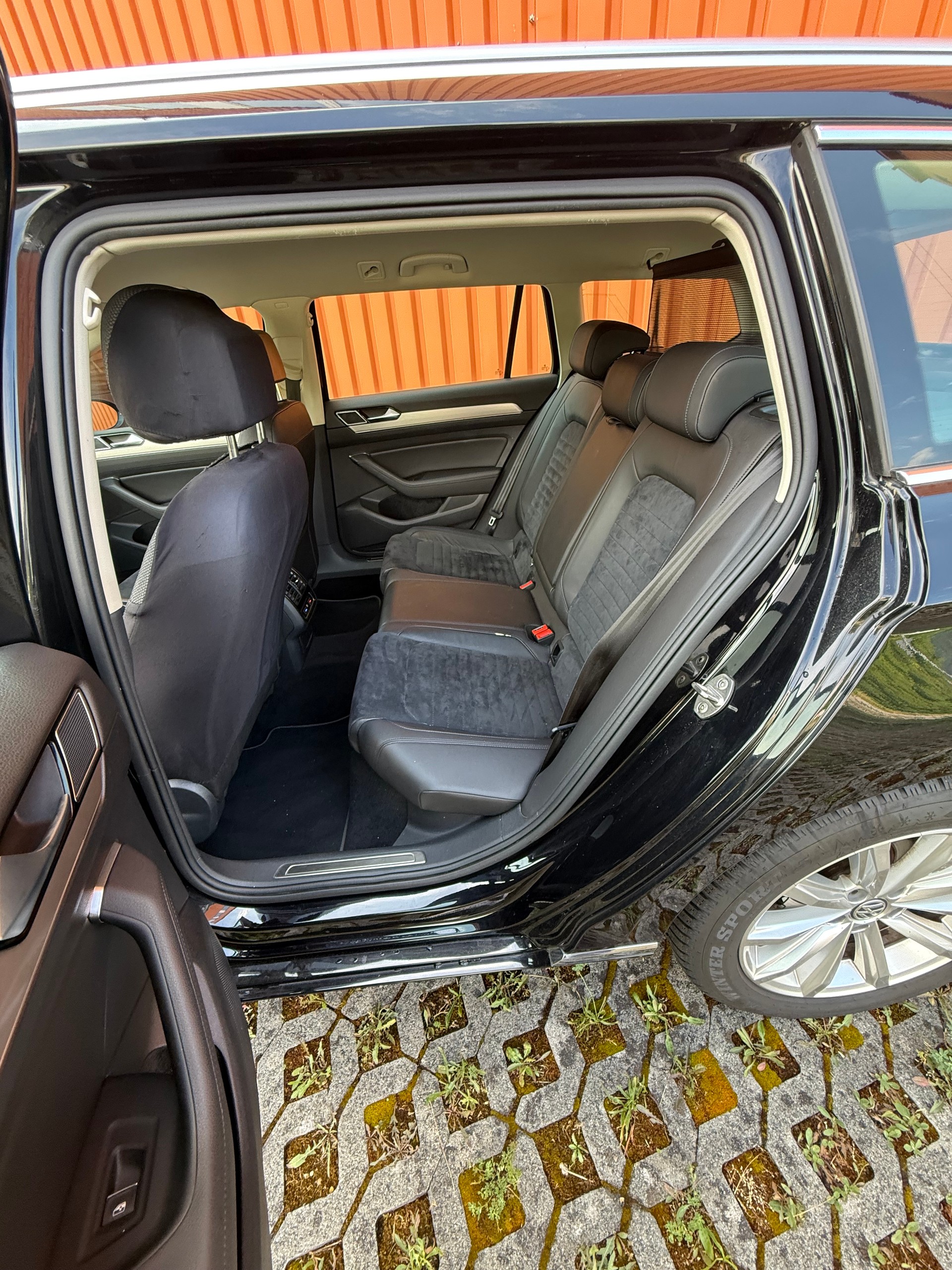 VW Passat Variant 2.0 TDI BMT Highline DSG 4Motion-image-9