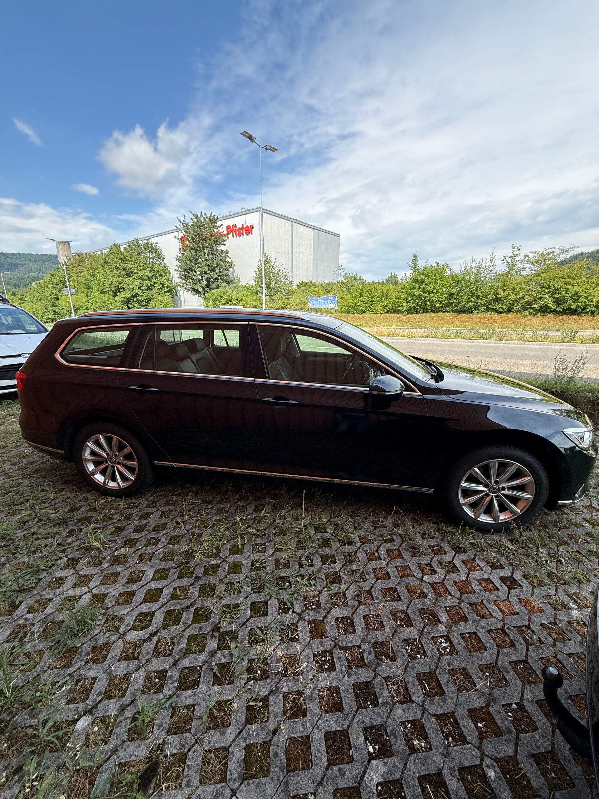 VW Passat Variant 2.0 TDI BMT Highline DSG 4Motion-image-2