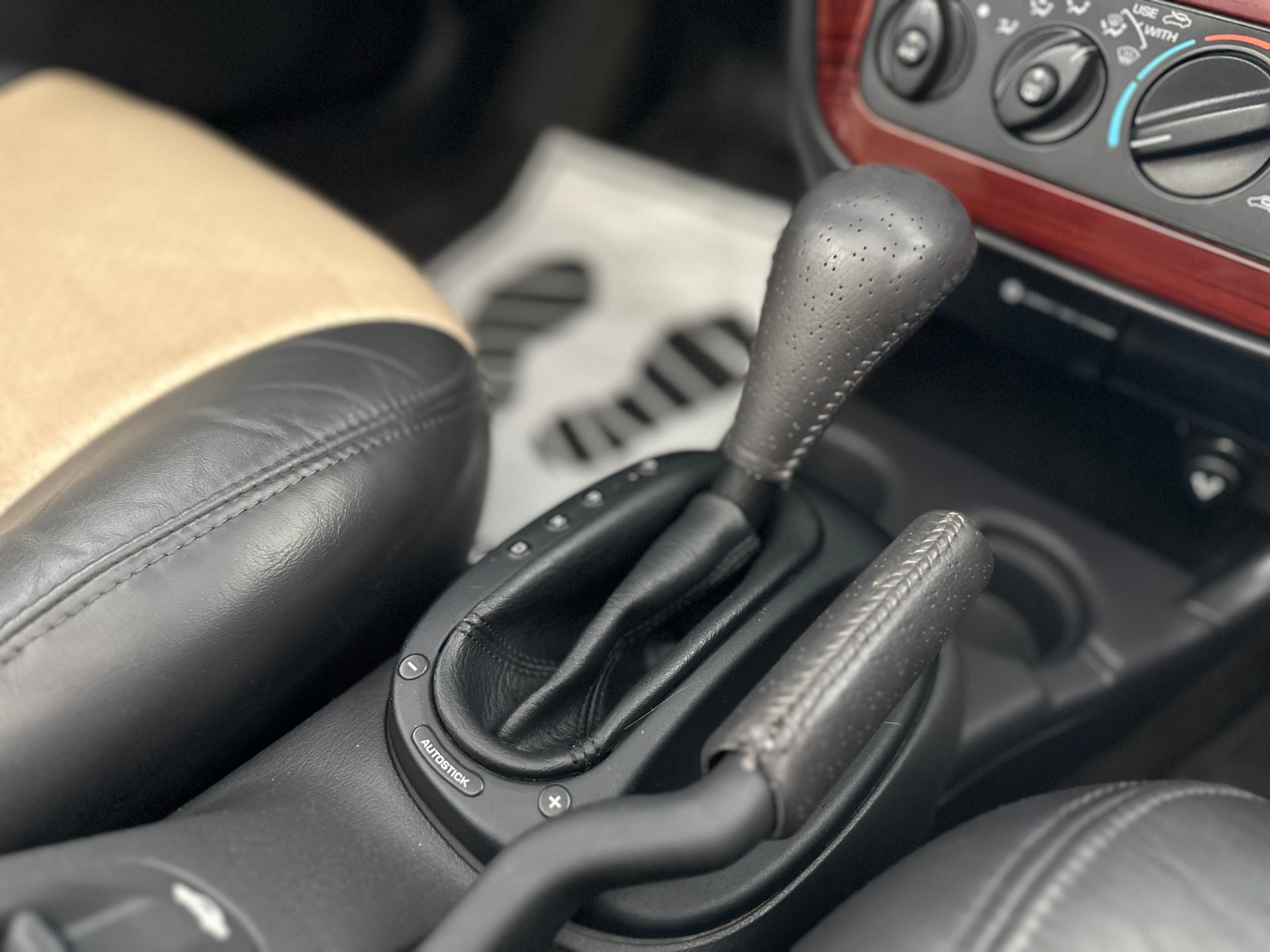 CHRYSLER Stratus 2.5 V6 LX Cabrio-image-15