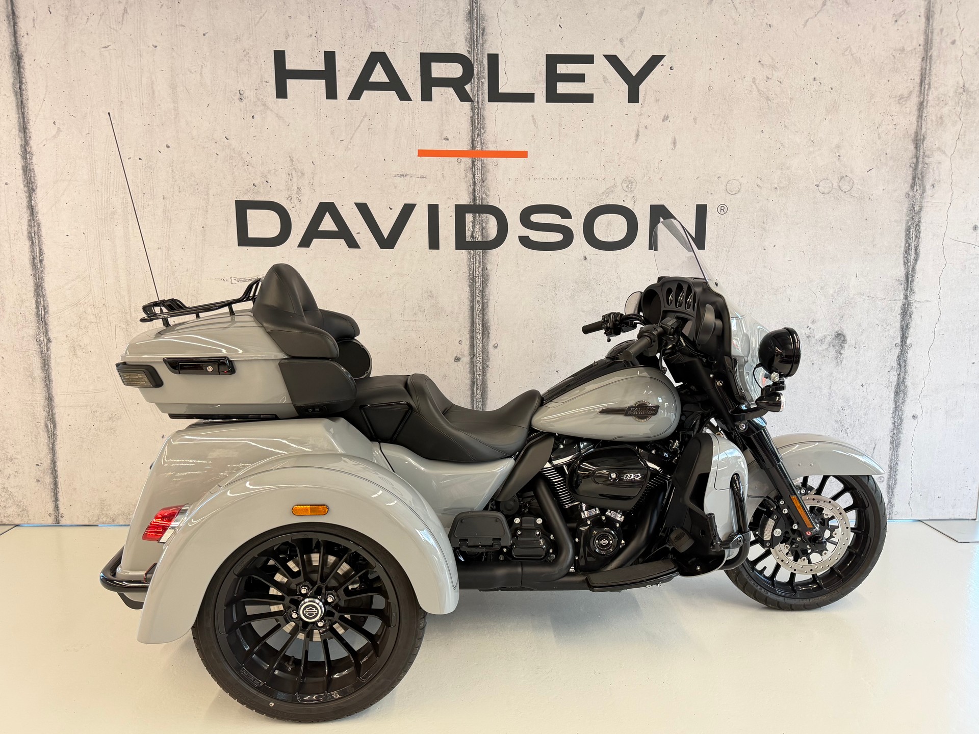 HARLEY-DAVIDSON FLHTCUTG Tri Glide Ultra 114-image-0