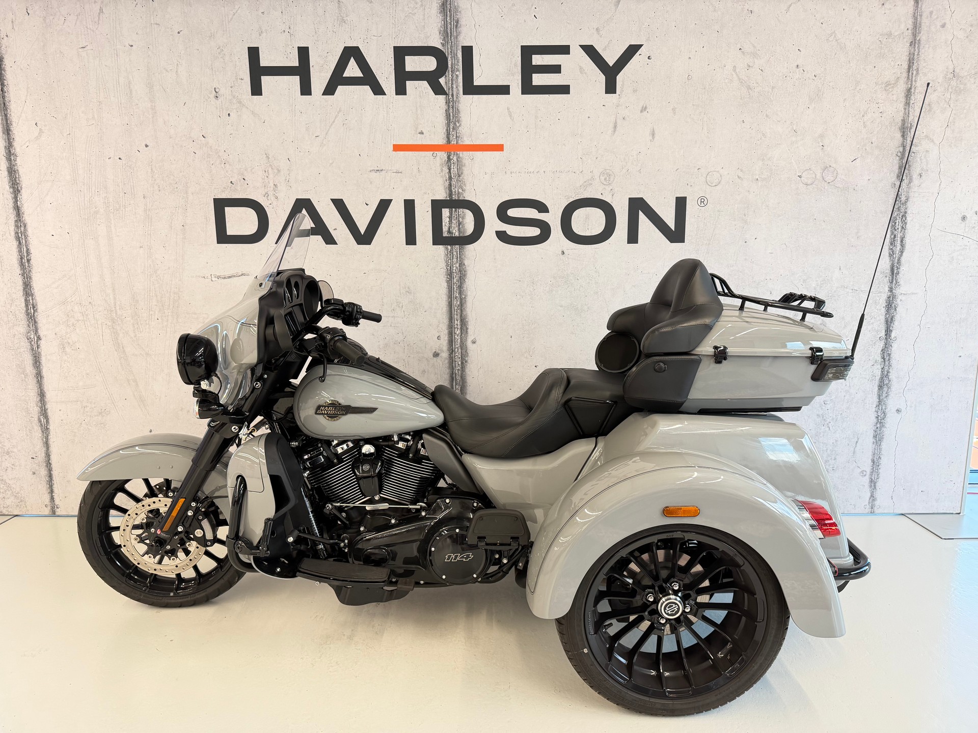 HARLEY-DAVIDSON FLHTCUTG Tri Glide Ultra 114-image-3