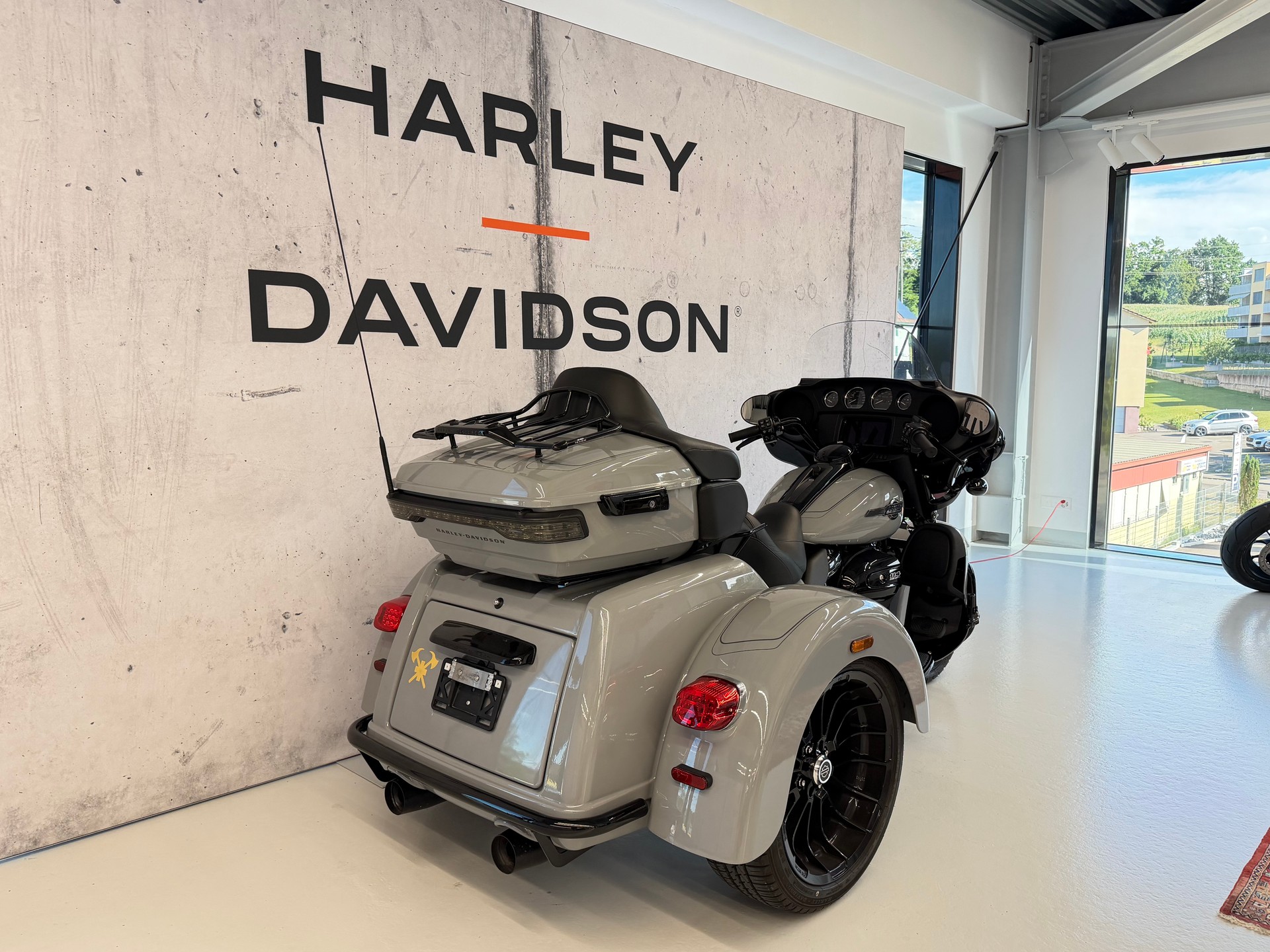 HARLEY-DAVIDSON FLHTCUTG Tri Glide Ultra 114-image-2