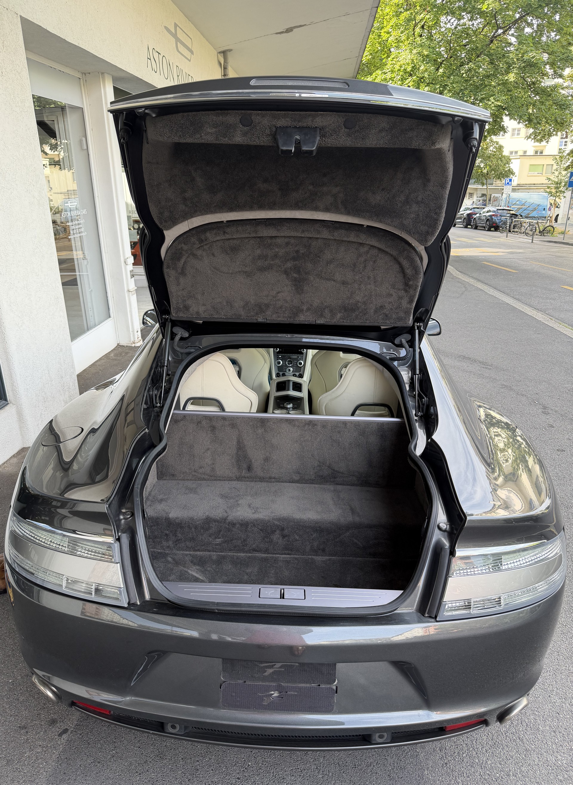 ASTON MARTIN Rapide 5.9 V12 Touchtronic 2-image-9
