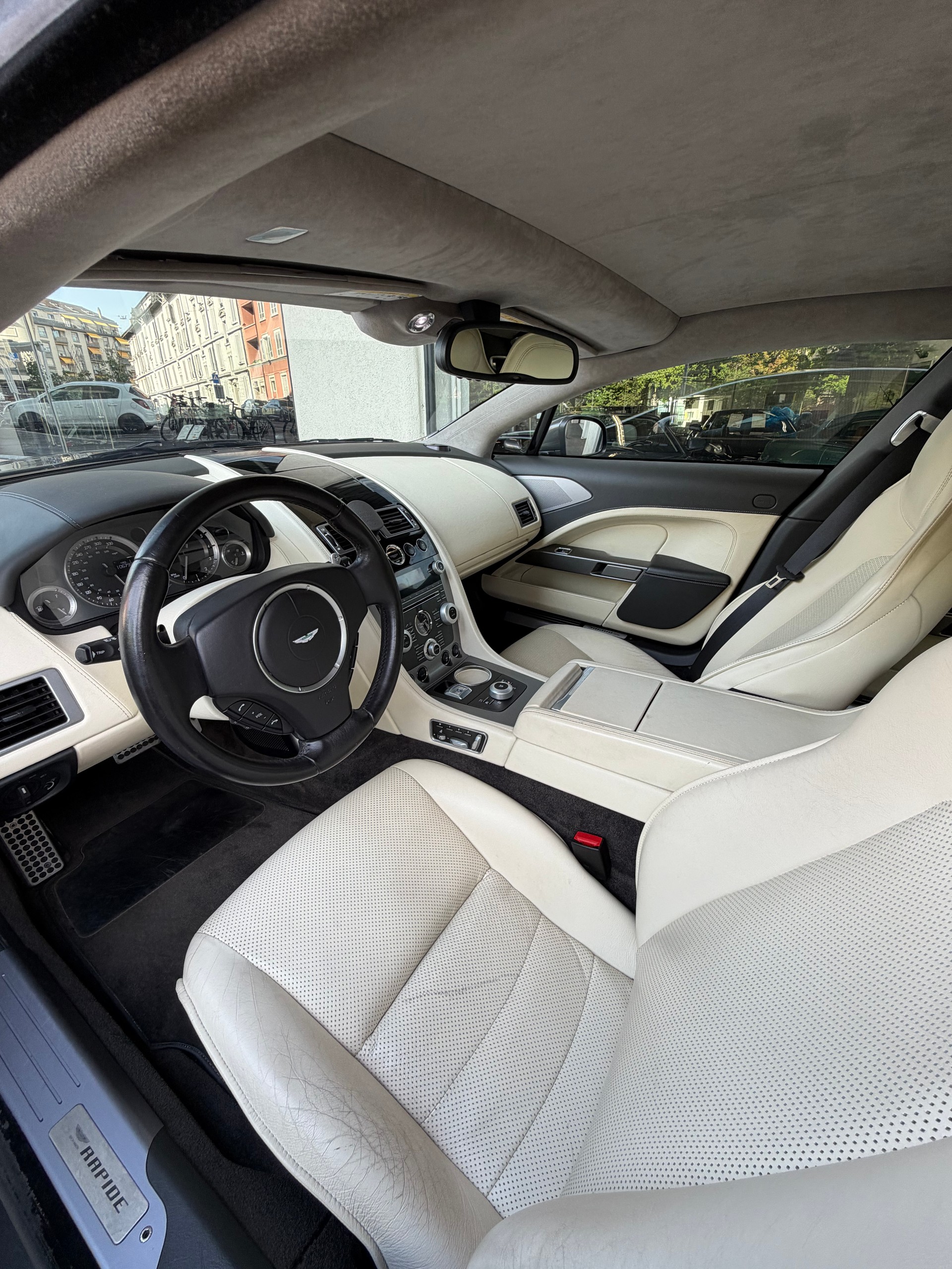 ASTON MARTIN Rapide 5.9 V12 Touchtronic 2-image-6