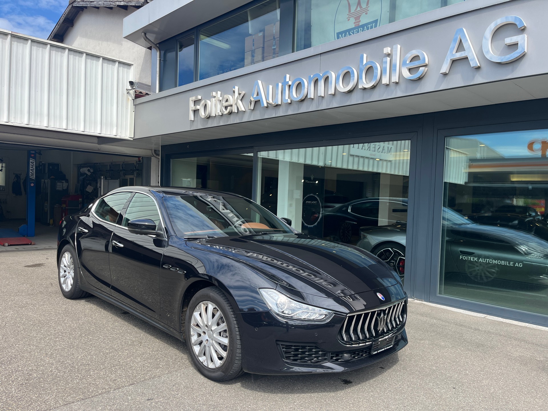 MASERATI Ghibli S Q4 3.0 GranSport-showroom-element-2