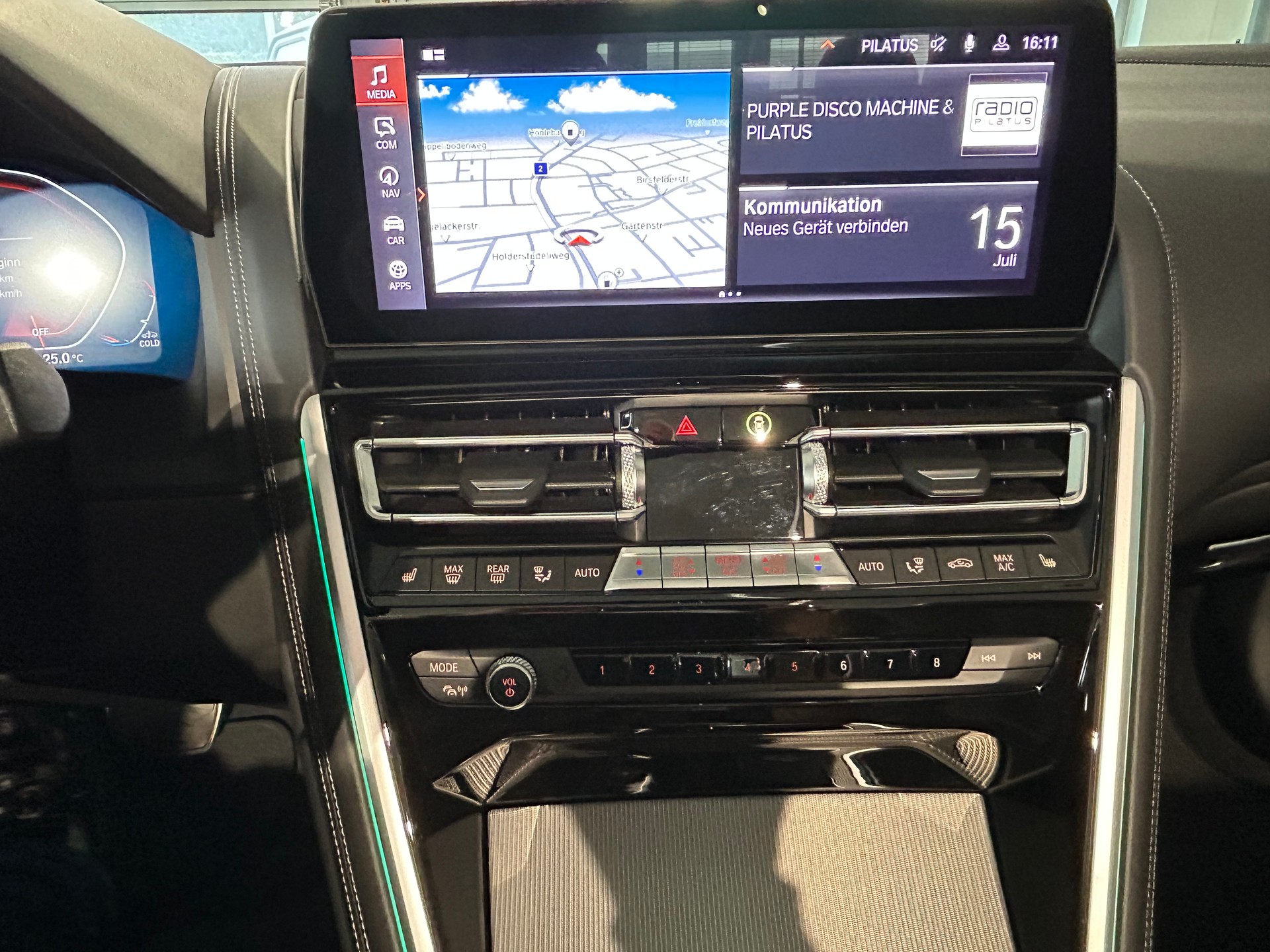 BMW 840i xDrive M Sport Pro Steptronic-image-24