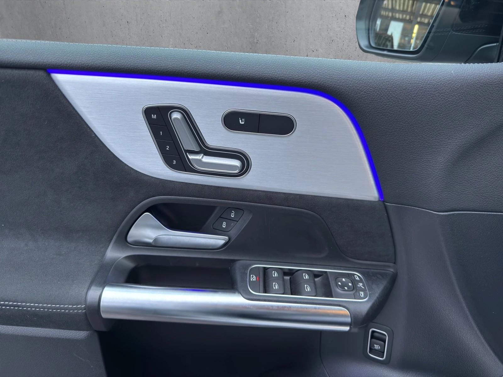 MERCEDES-BENZ B 250 AMG Line-image-14