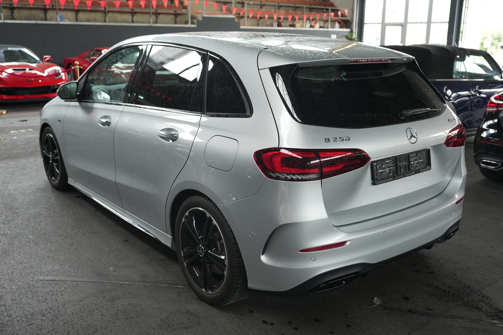MERCEDES-BENZ B 250 AMG Line-showroom-element-1