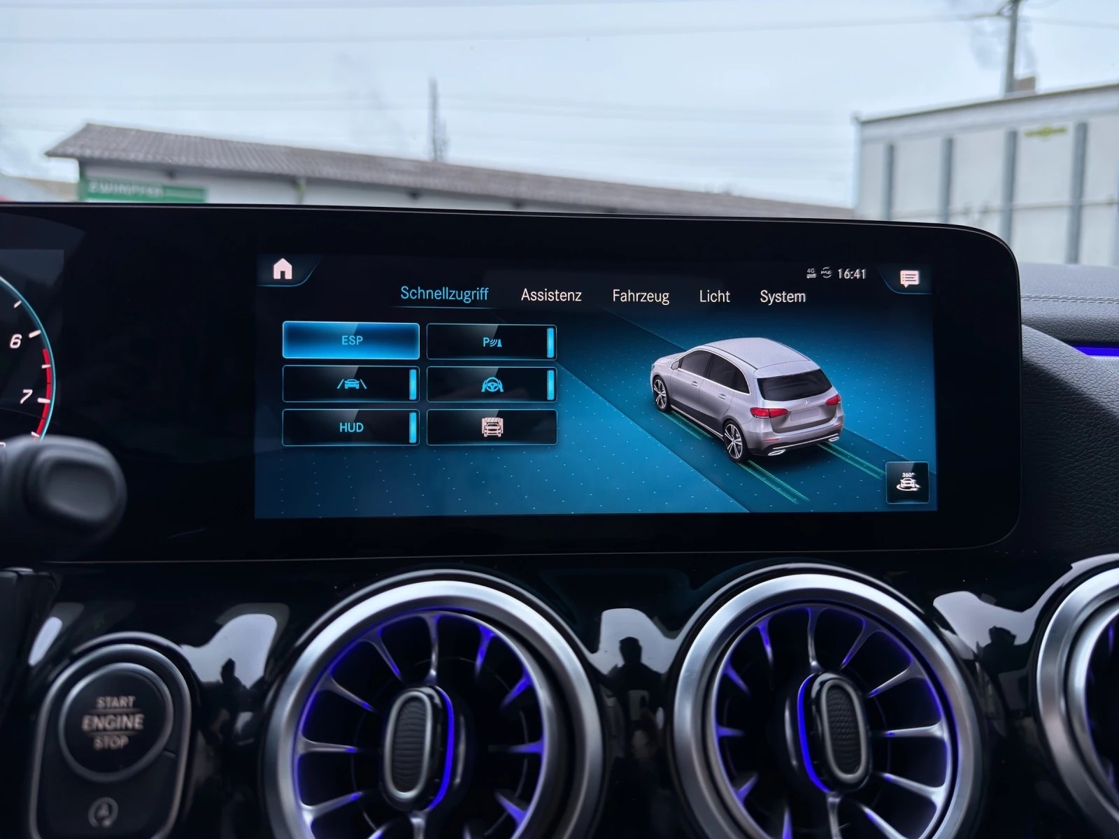 MERCEDES-BENZ B 250 AMG Line-image-13