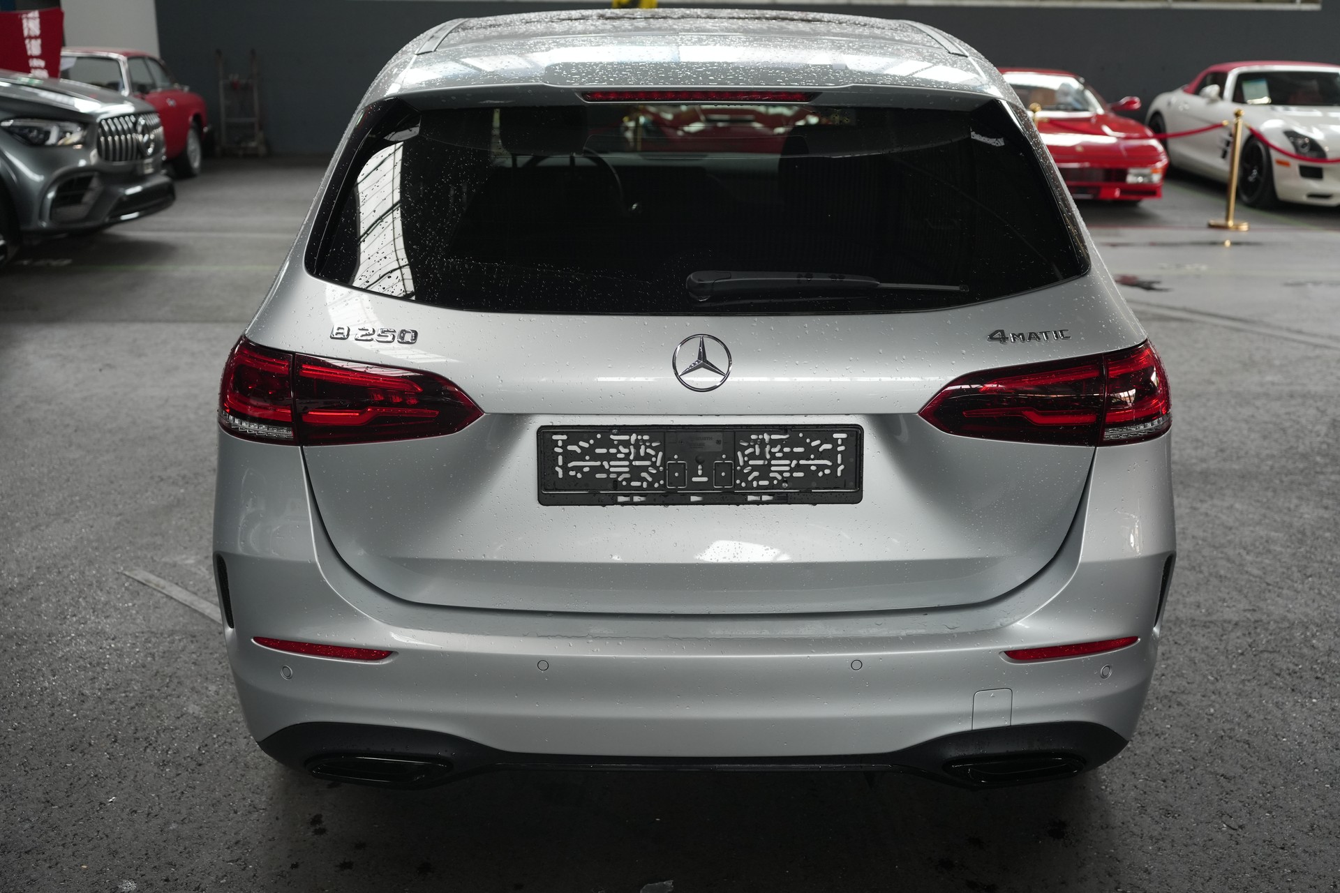 MERCEDES-BENZ B 250 AMG Line-showroom-element-2