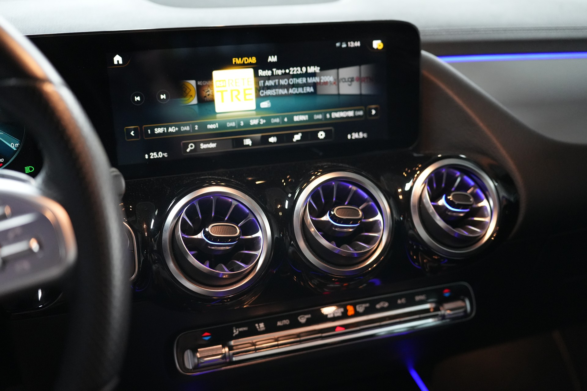MERCEDES-BENZ B 250 AMG Line-image-8
