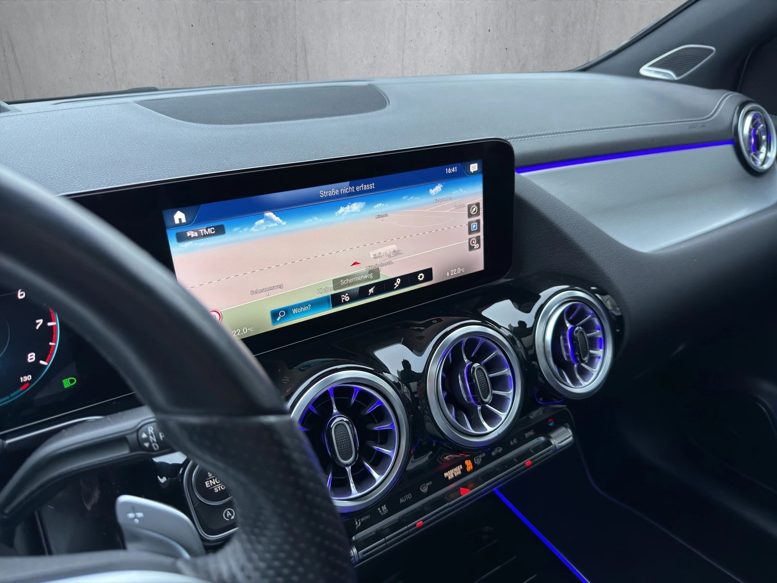 MERCEDES-BENZ B 250 AMG Line-image-11
