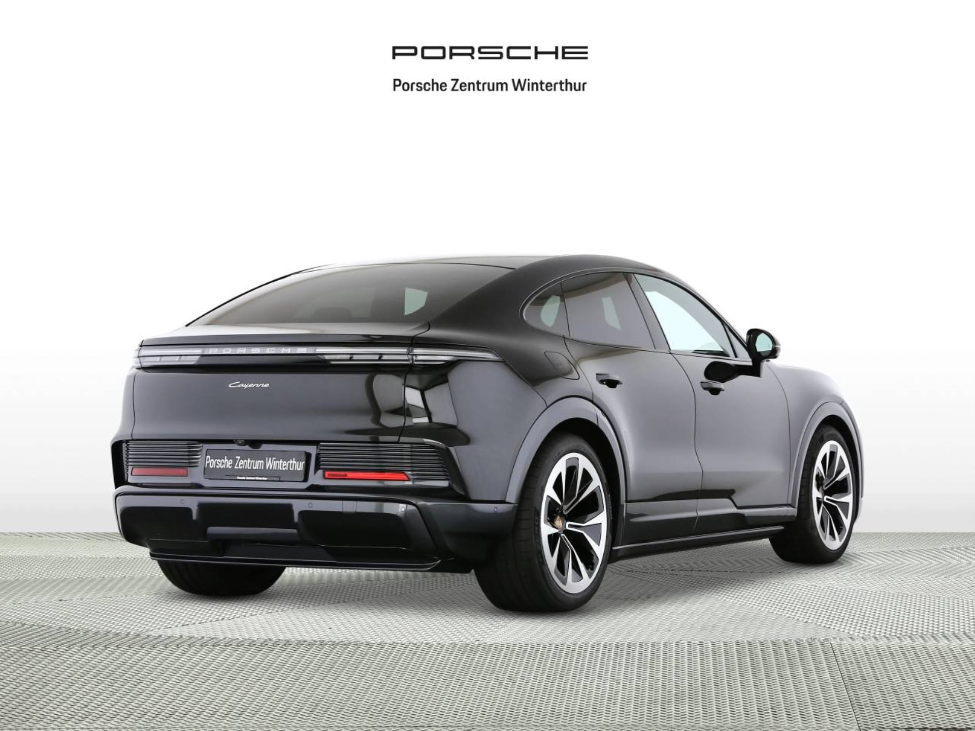 PORSCHE Cayenne Coupé Electric-showroom-element-2