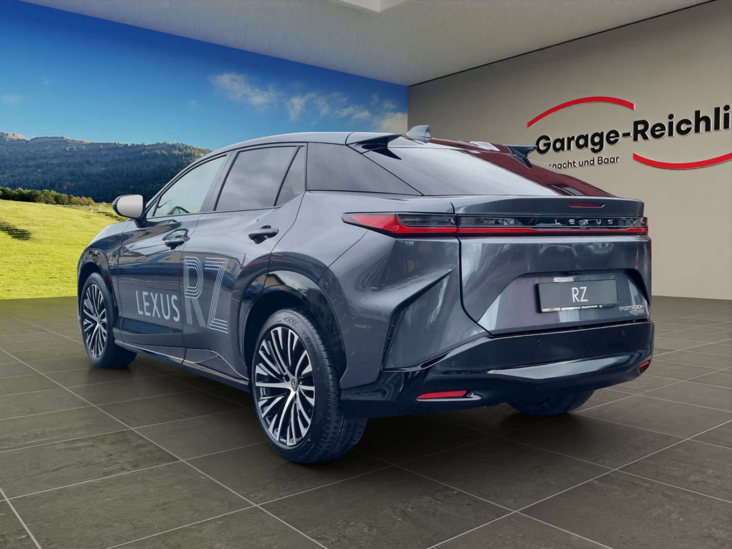 LEXUS RZ 500e Excellence-showroom-element-2