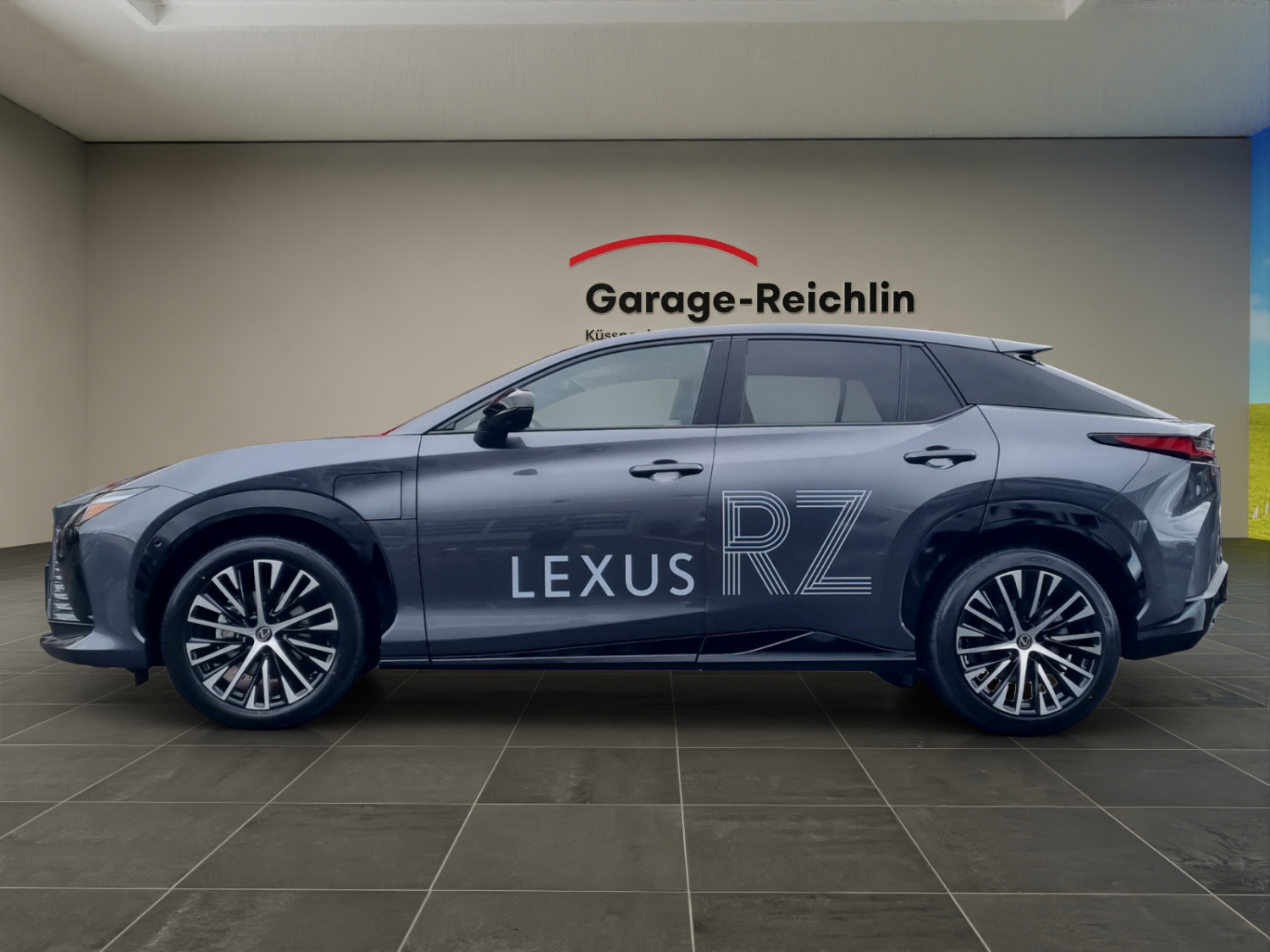 LEXUS RZ 500e Excellence-showroom-element-1