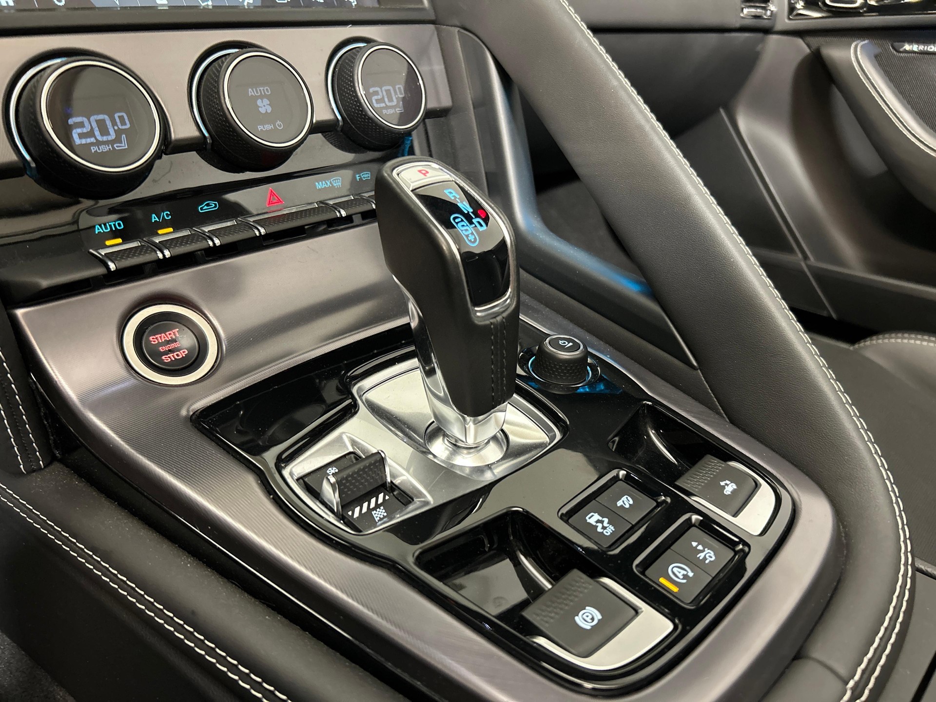 JAGUAR F-Type Convertible 5.0 V8 R AWD-image-15