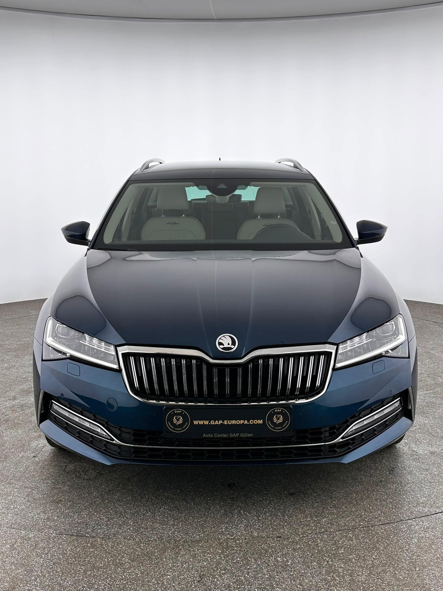 SKODA Superb Combi 2.0 TSI L&K 4x4 DSG / Vollausstattung / AHK / Leasing ab 399.--showroom-element-2