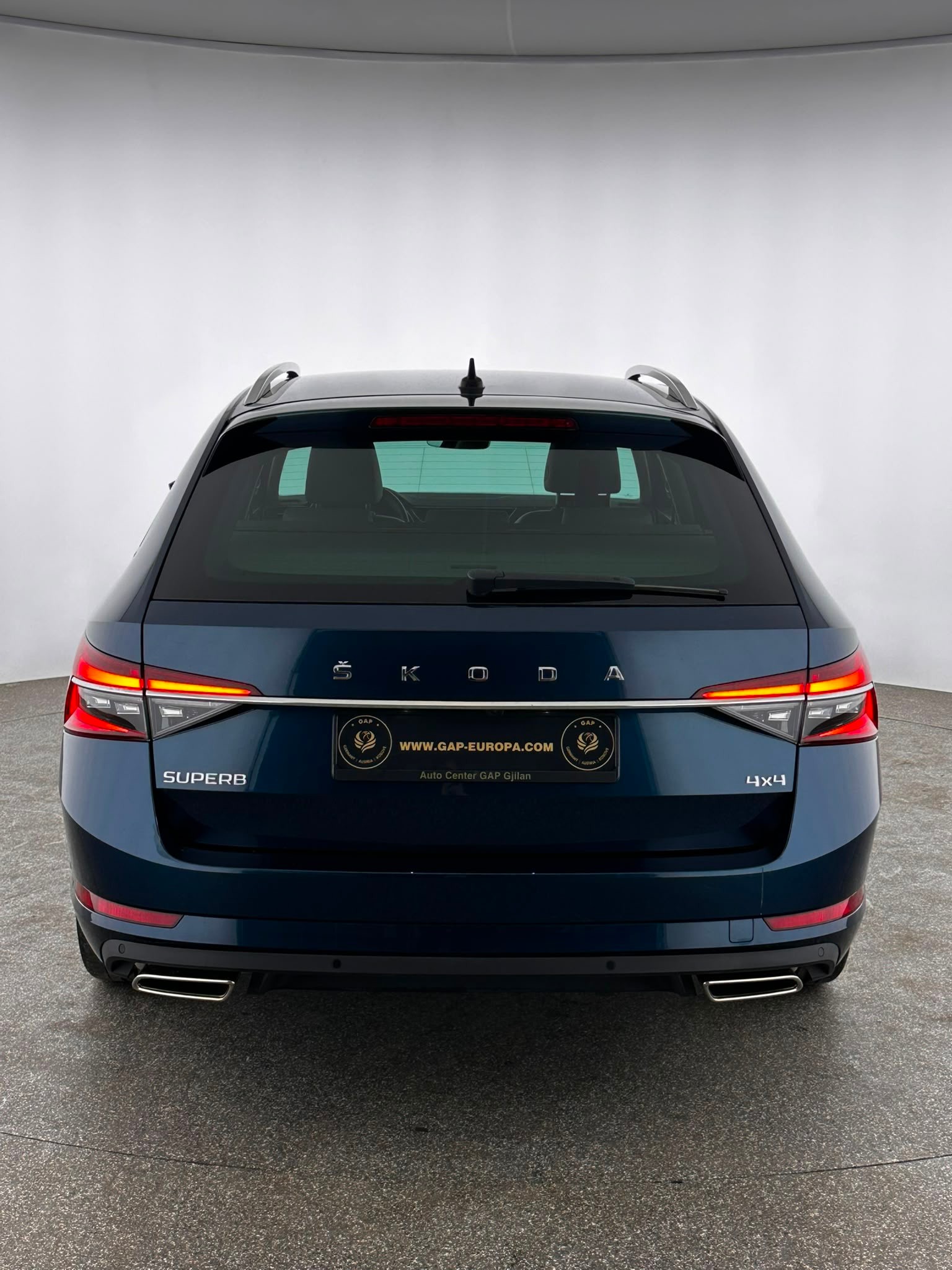 SKODA Superb Combi 2.0 TSI L&K 4x4 DSG / Vollausstattung / AHK / Leasing ab 399.--showroom-element-3