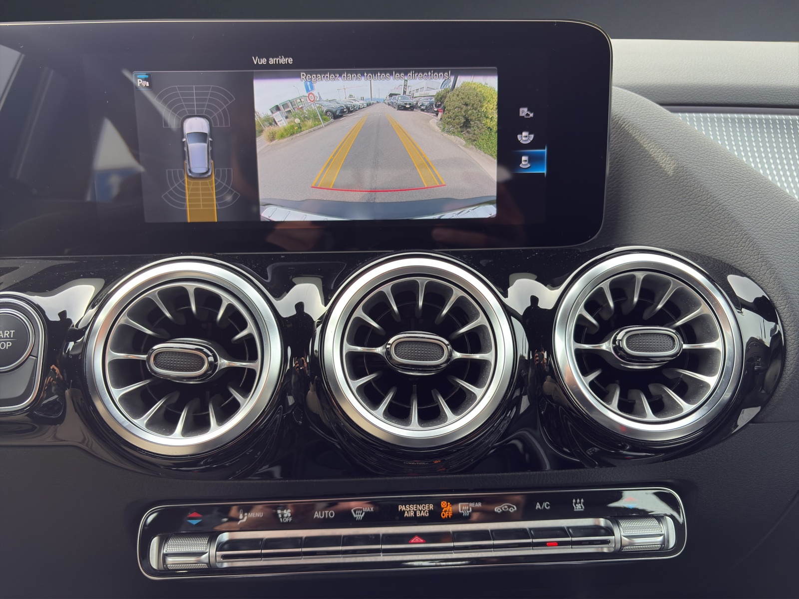 MERCEDES-BENZ EQA 300 4Matic-image-7