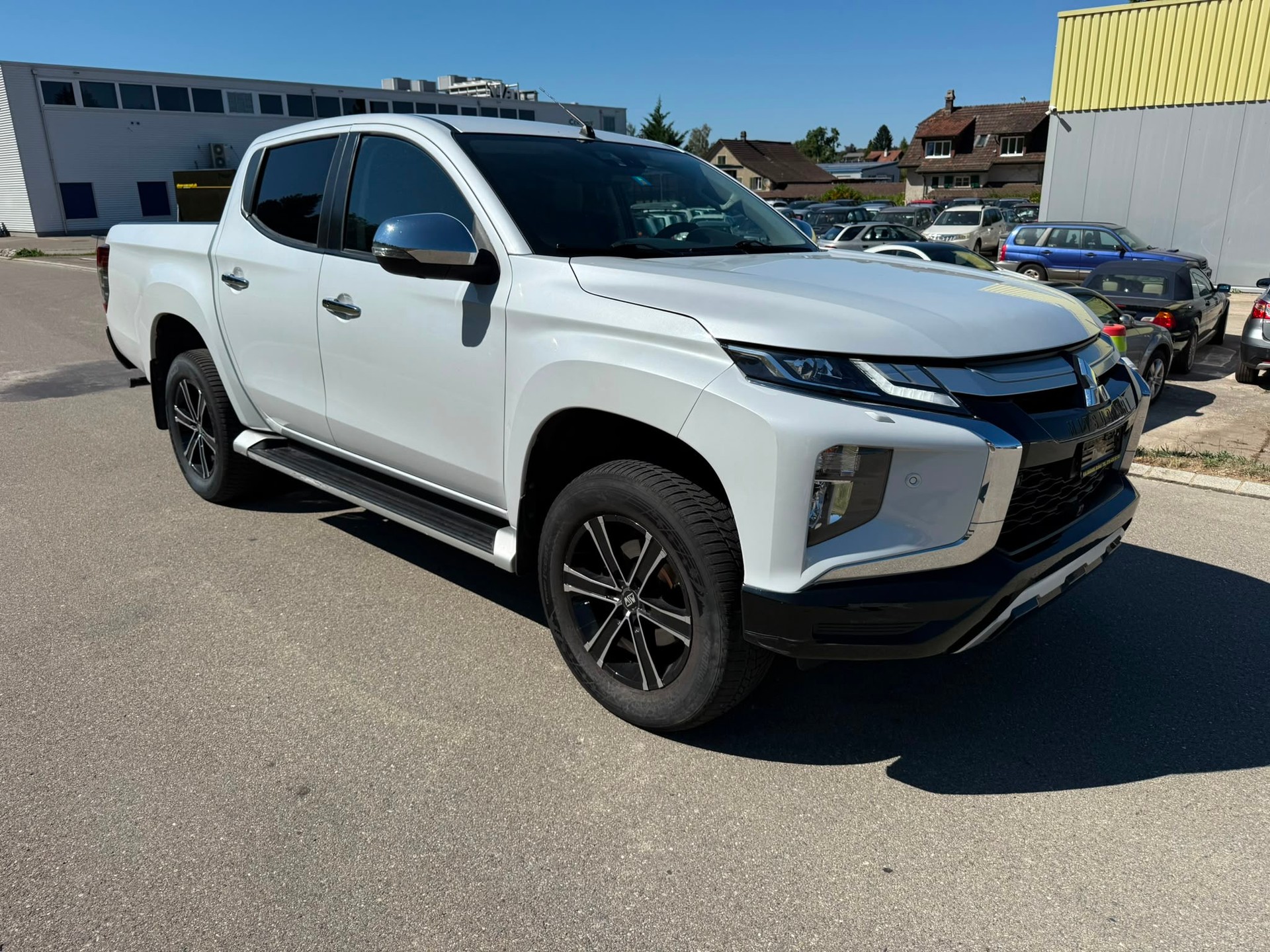 MITSUBISHI L 200 2.2 Diamond Double Cab Automat-image-1