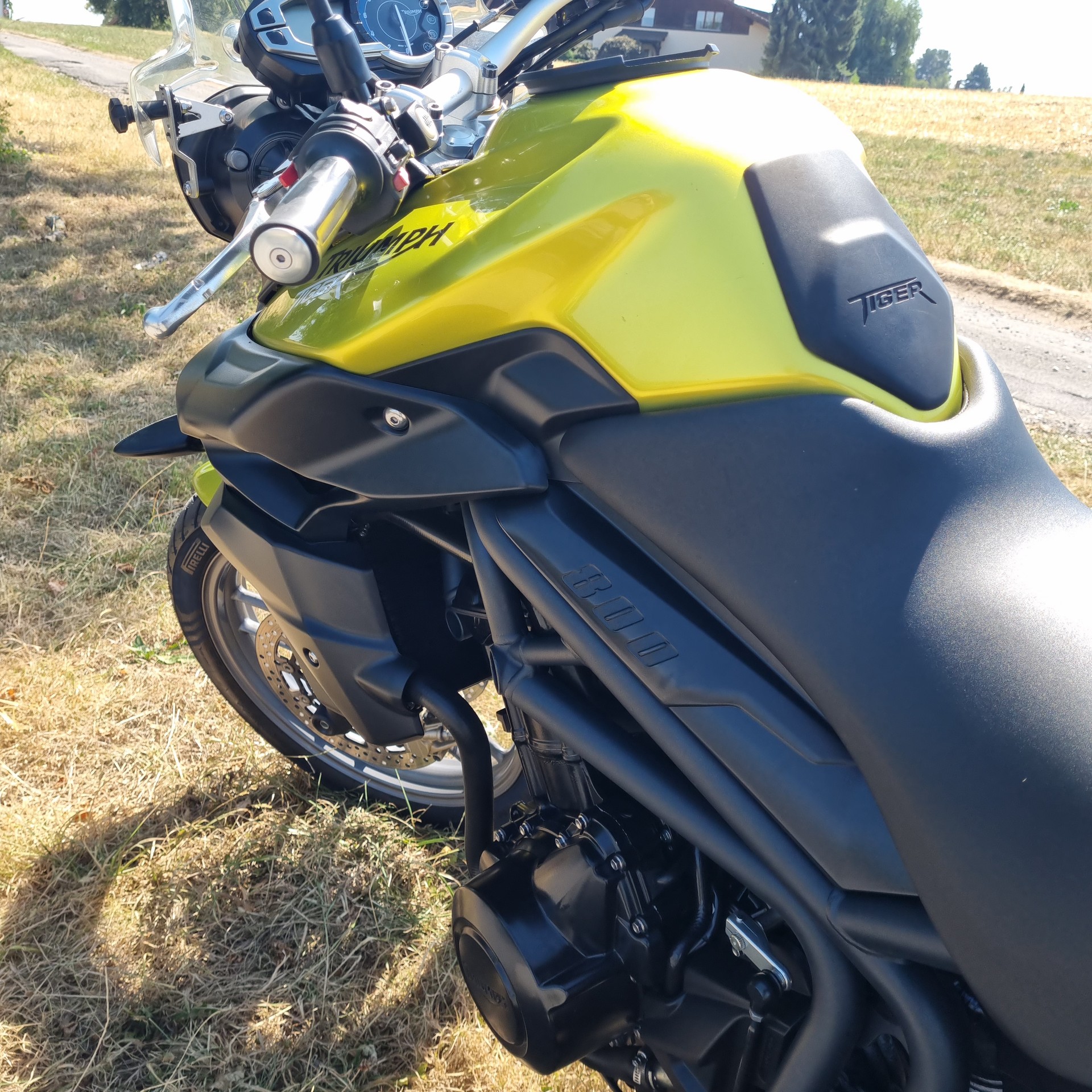 TRIUMPH Tiger 800 ABS-image-9