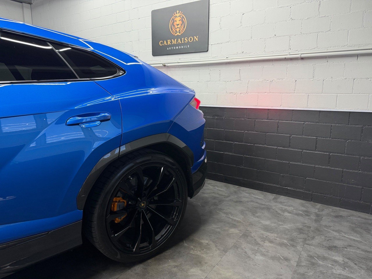 LAMBORGHINI Urus E-Gear | Akrapovic | Full Carbon | Panorama Dach | Lambo Garantie-showroom-element-3