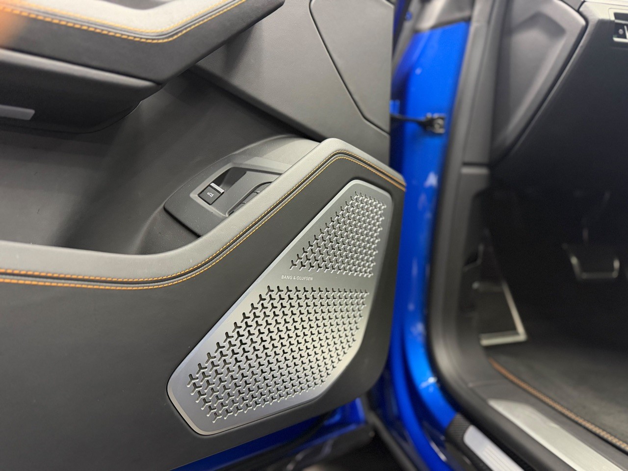 LAMBORGHINI Urus E-Gear | Akrapovic | Full Carbon | Panorama Dach | Lambo Garantie-image-12