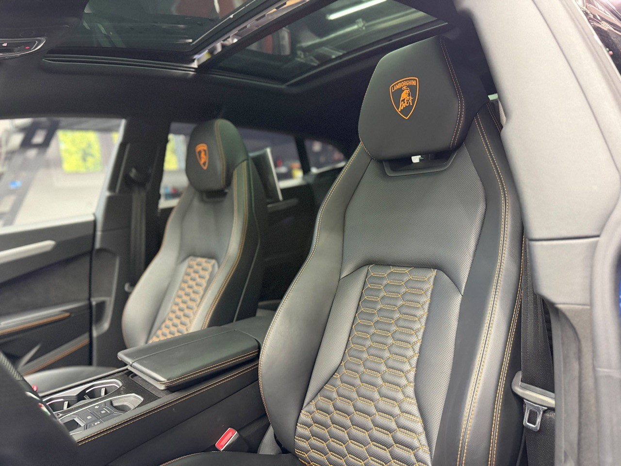 LAMBORGHINI Urus E-Gear | Akrapovic | Full Carbon | Panorama Dach | Lambo Garantie-image-15