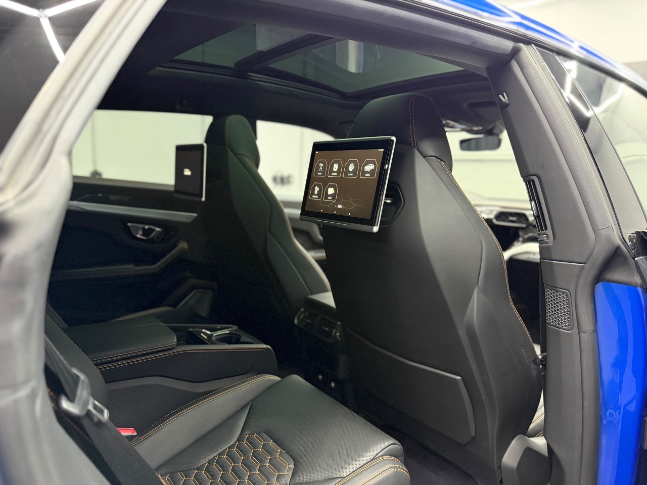 LAMBORGHINI Urus E-Gear | Akrapovic | Full Carbon | Panorama Dach | Lambo Garantie-image-20