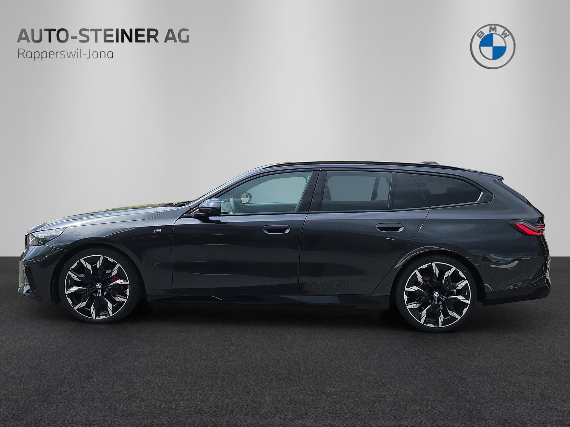 BMW 540d xDrive Touring-showroom-element-1