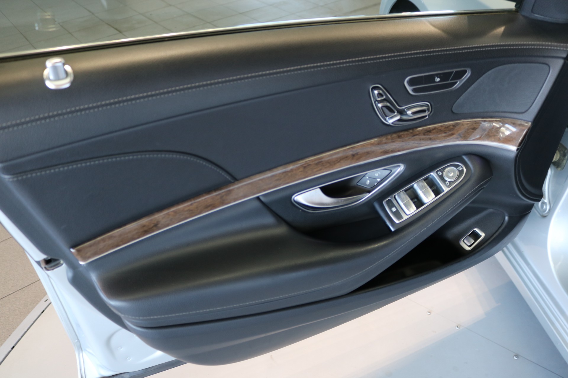 MERCEDES-BENZ S 400 4Matic L 7G-Tronic-image-23
