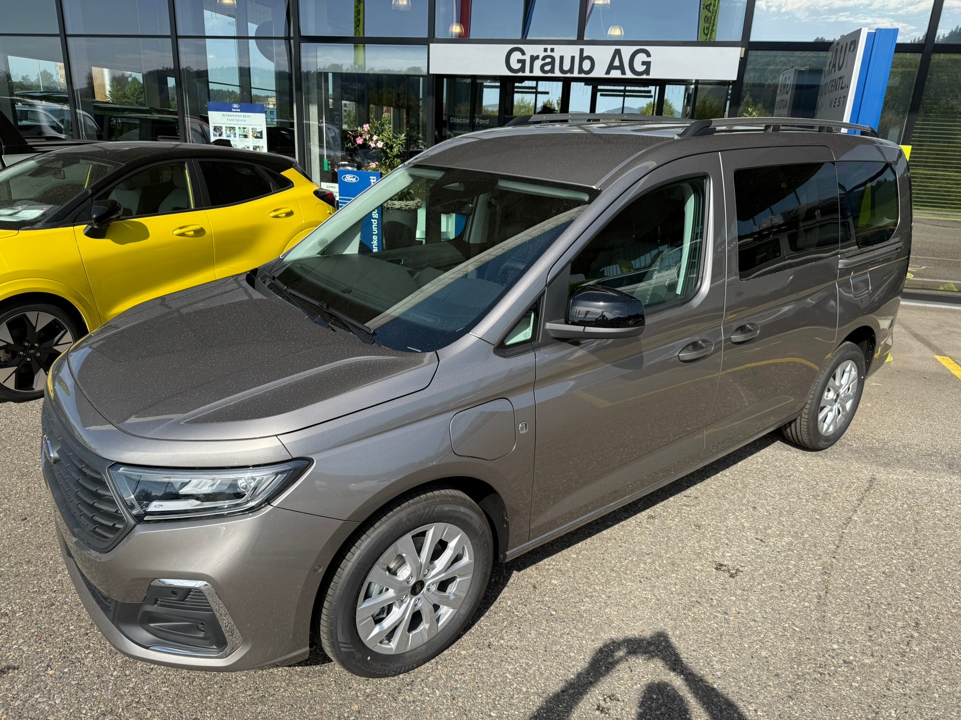 FORD Grand Tourneo Connect 1.5 PHEV Titanium Automat-showroom-element-2
