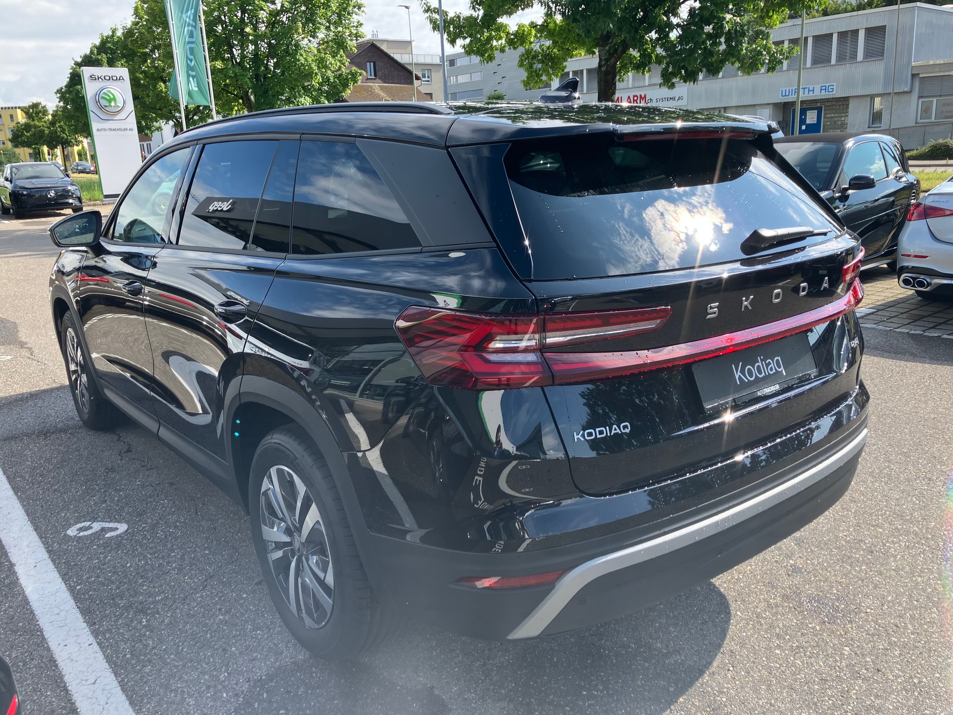 SKODA Kodiaq 2.0 TSI Dynamic 4x4 DSG-image-3