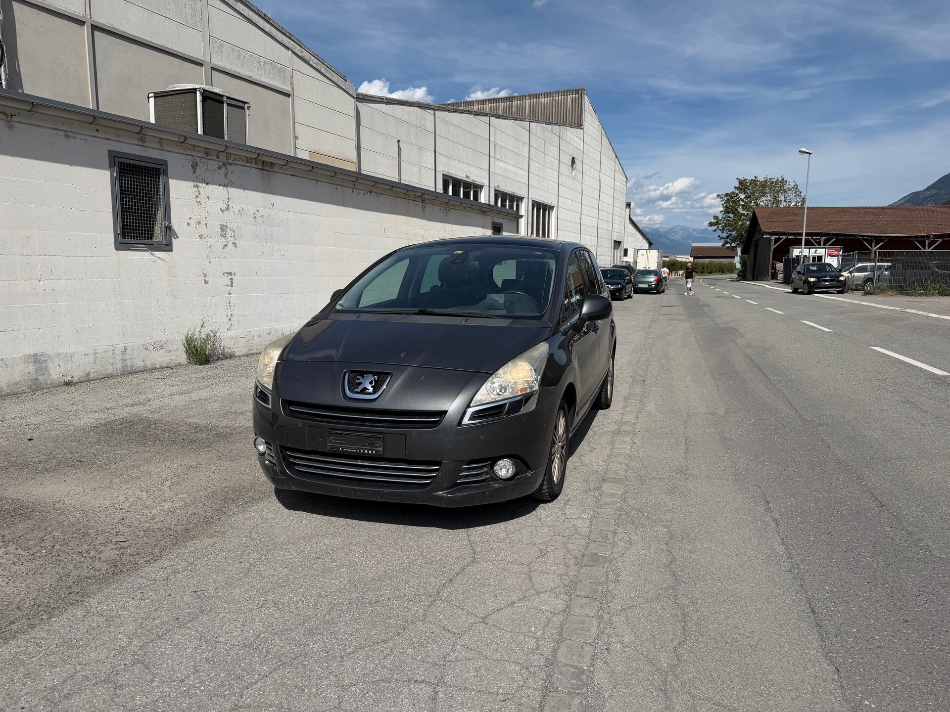 PEUGEOT 5008 1.6 16V T Sport