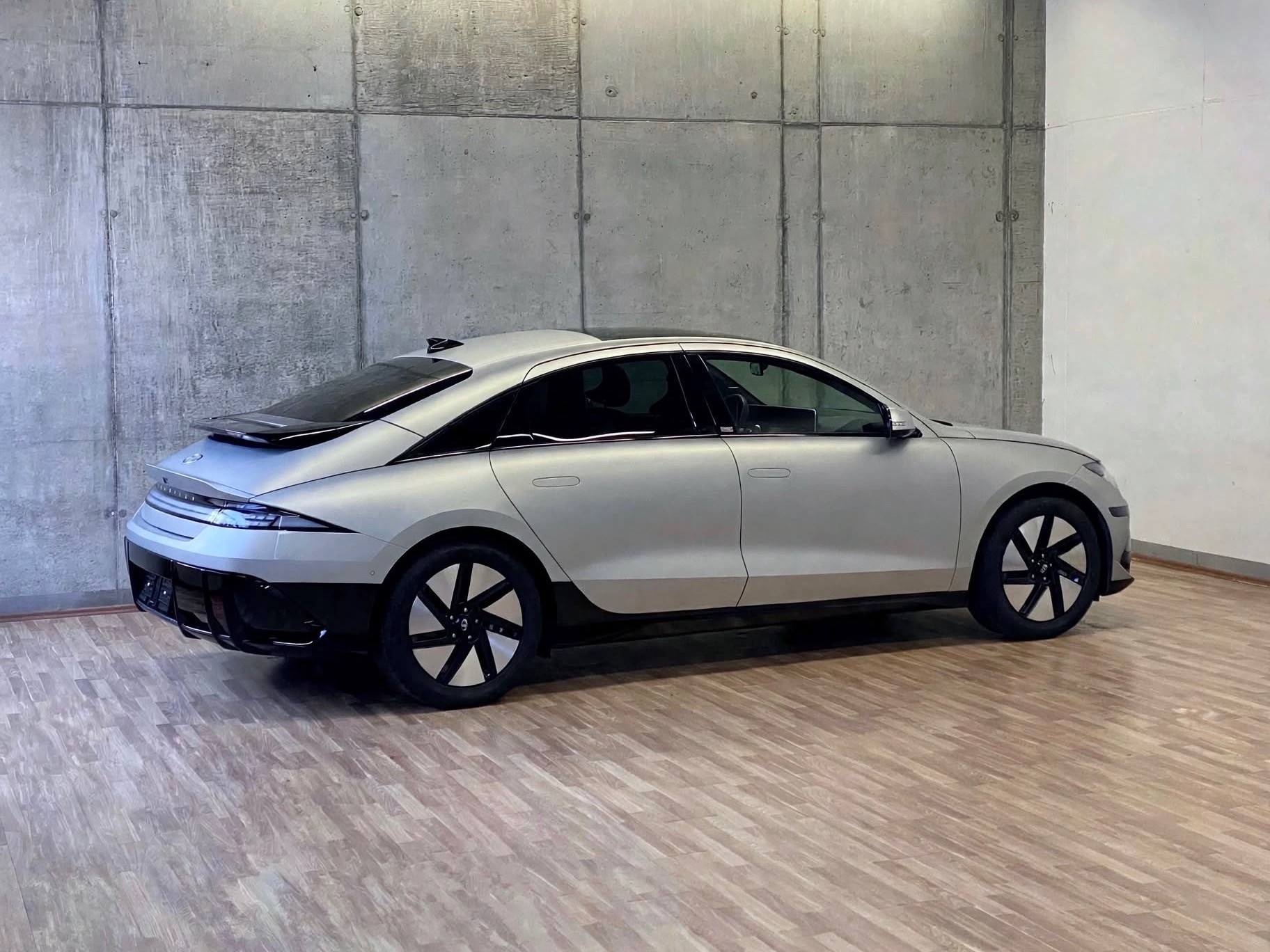 HYUNDAI Ioniq 6 *77kWh*Swiss*Launch Edition*4WD*-showroom-element-2
